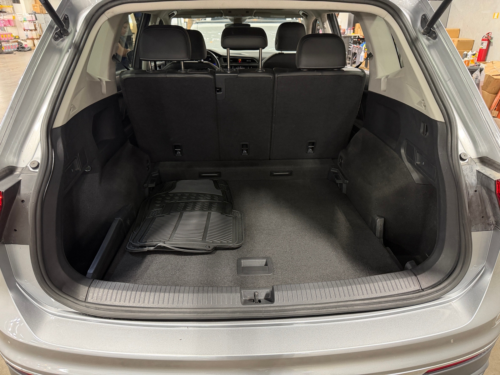 Thumbnail: 2023 Volkswagen Tiguan - 6