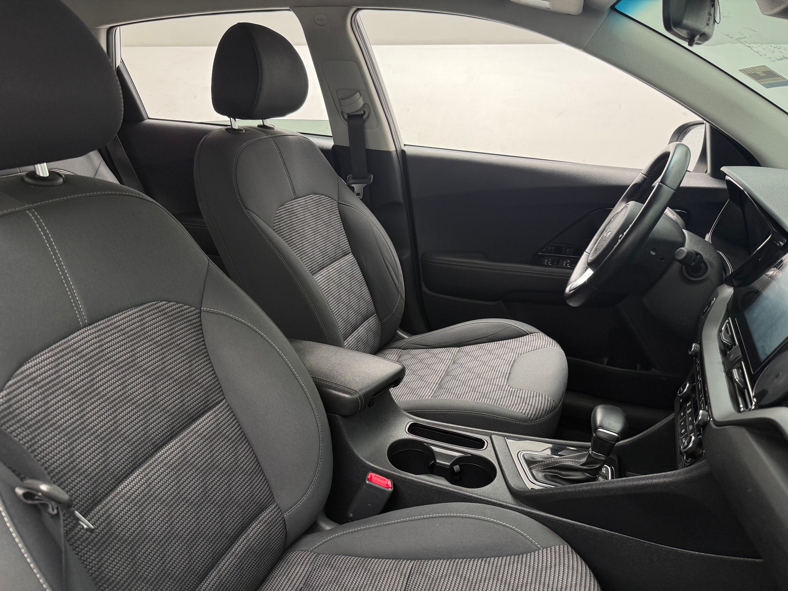 Thumbnail: 2022 Kia Niro - 2