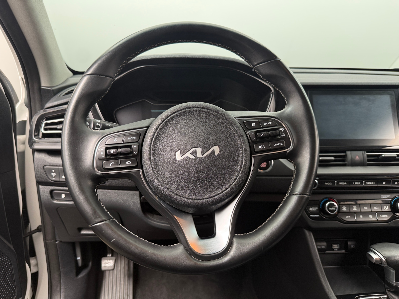 Thumbnail: 2022 Kia Niro - 5