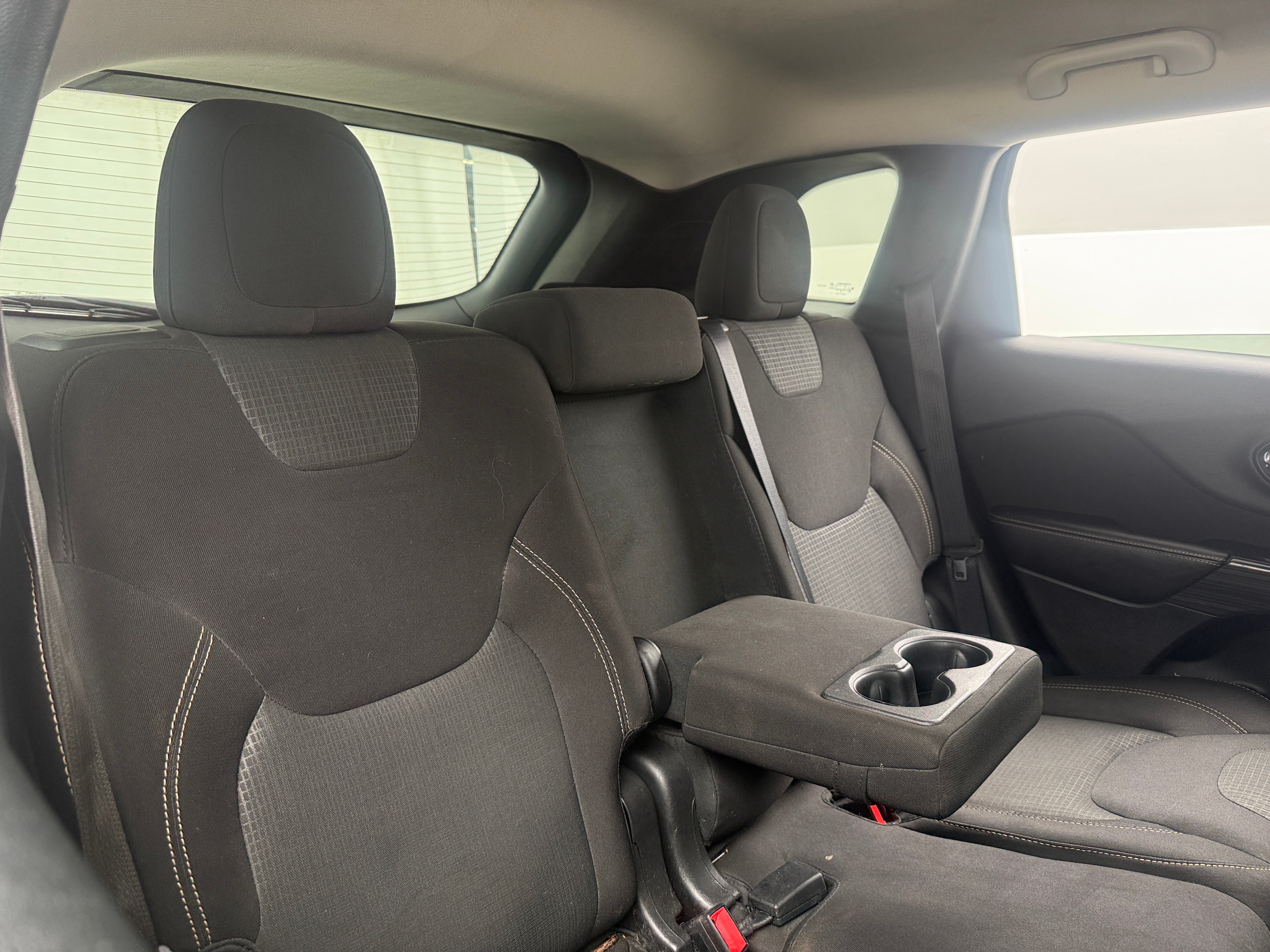 2016 Jeep Cherokee Altitude - Photo 5