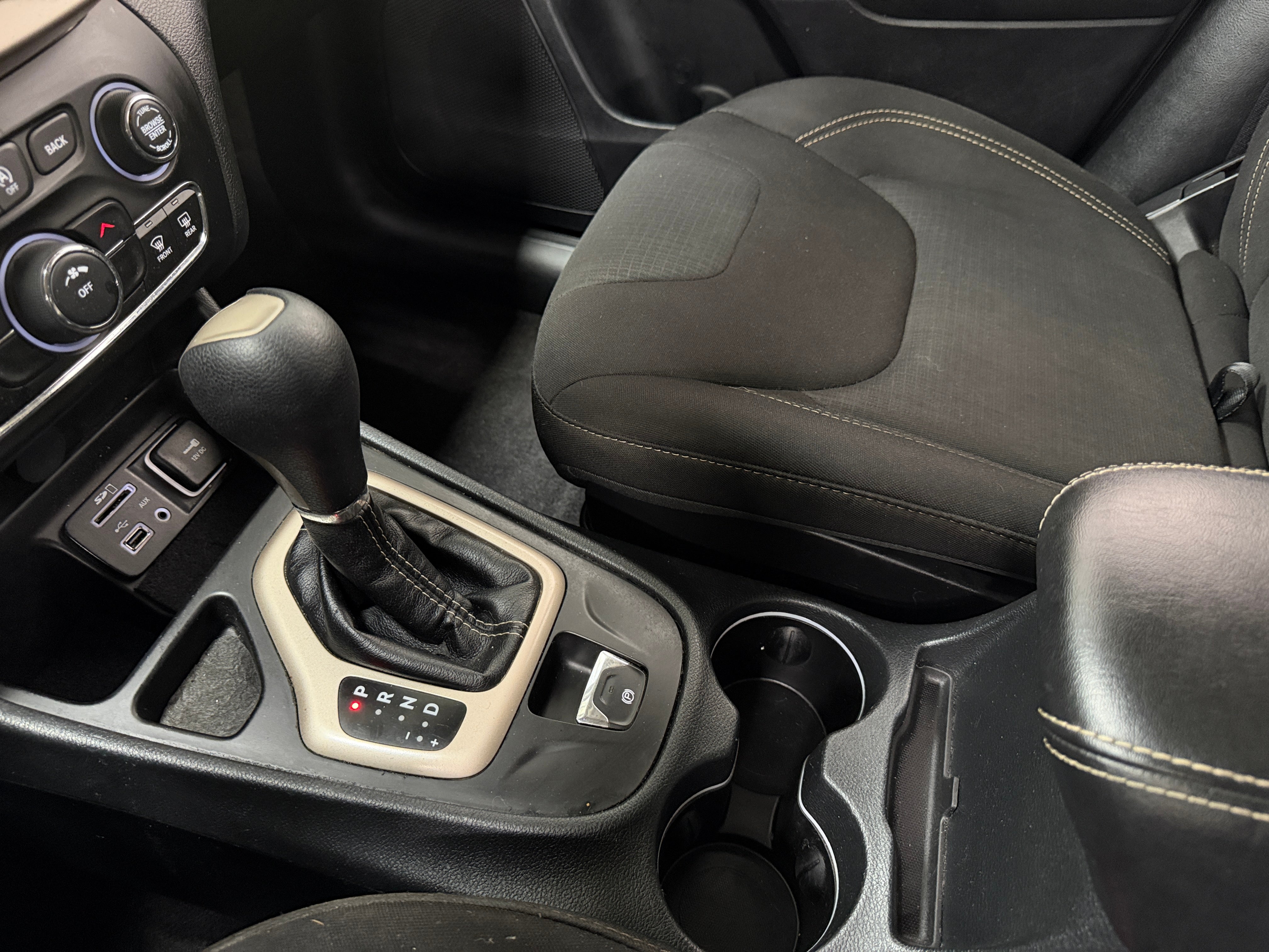 2016 Jeep Cherokee Altitude - Photo 8