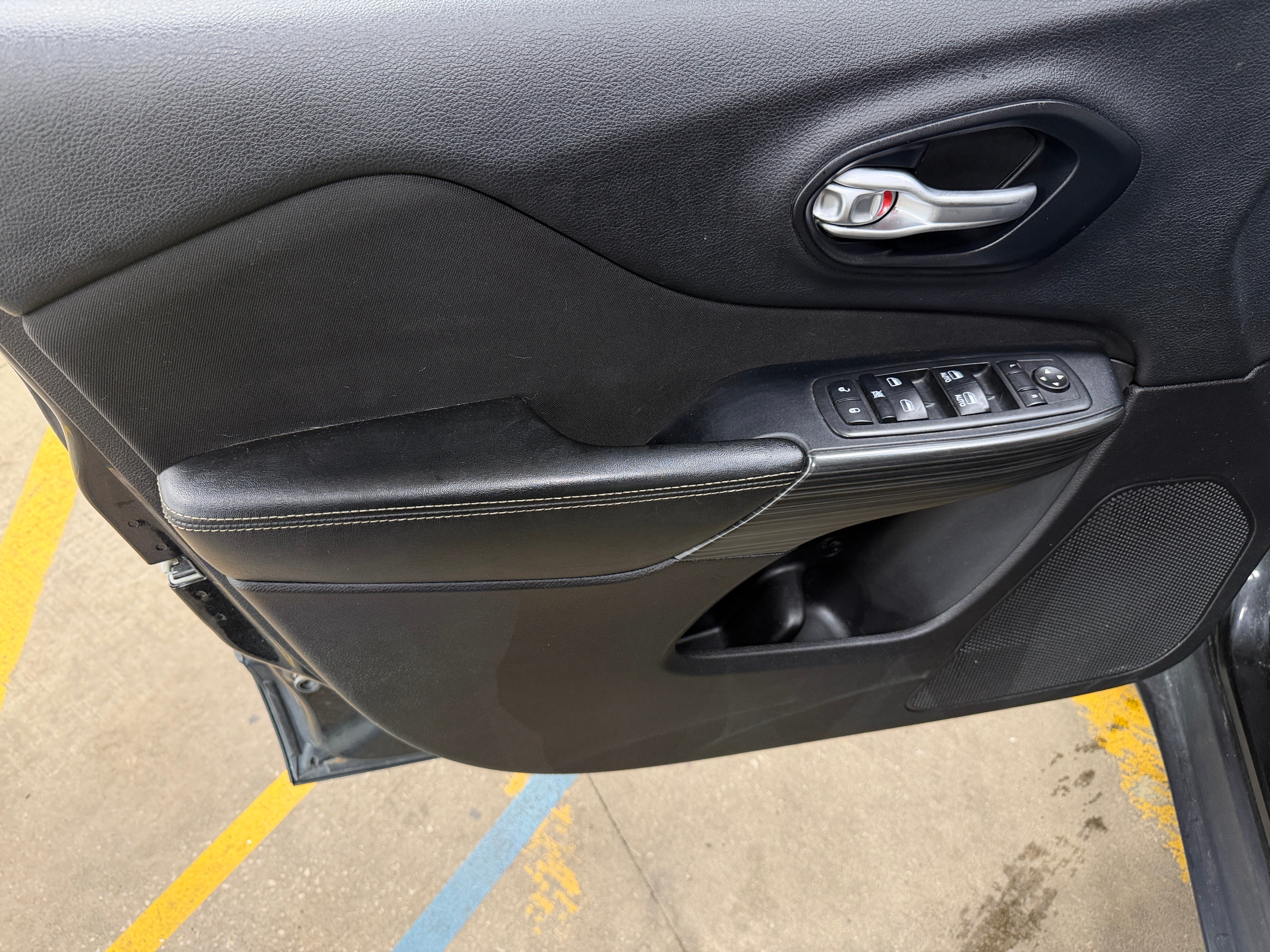 2016 Jeep Cherokee Altitude - Photo 2