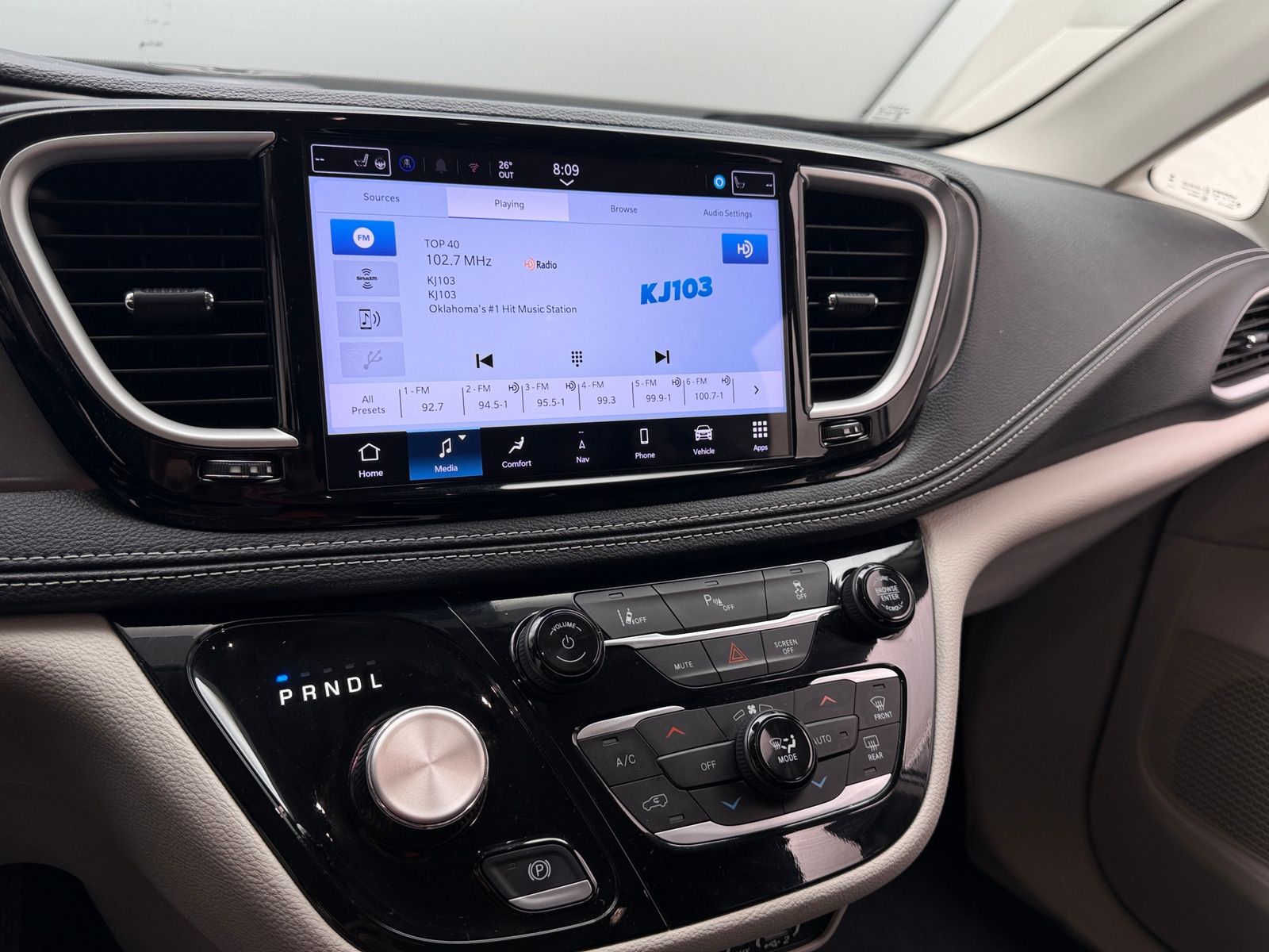 Thumbnail: 2024 Chrysler Pacifica - 3