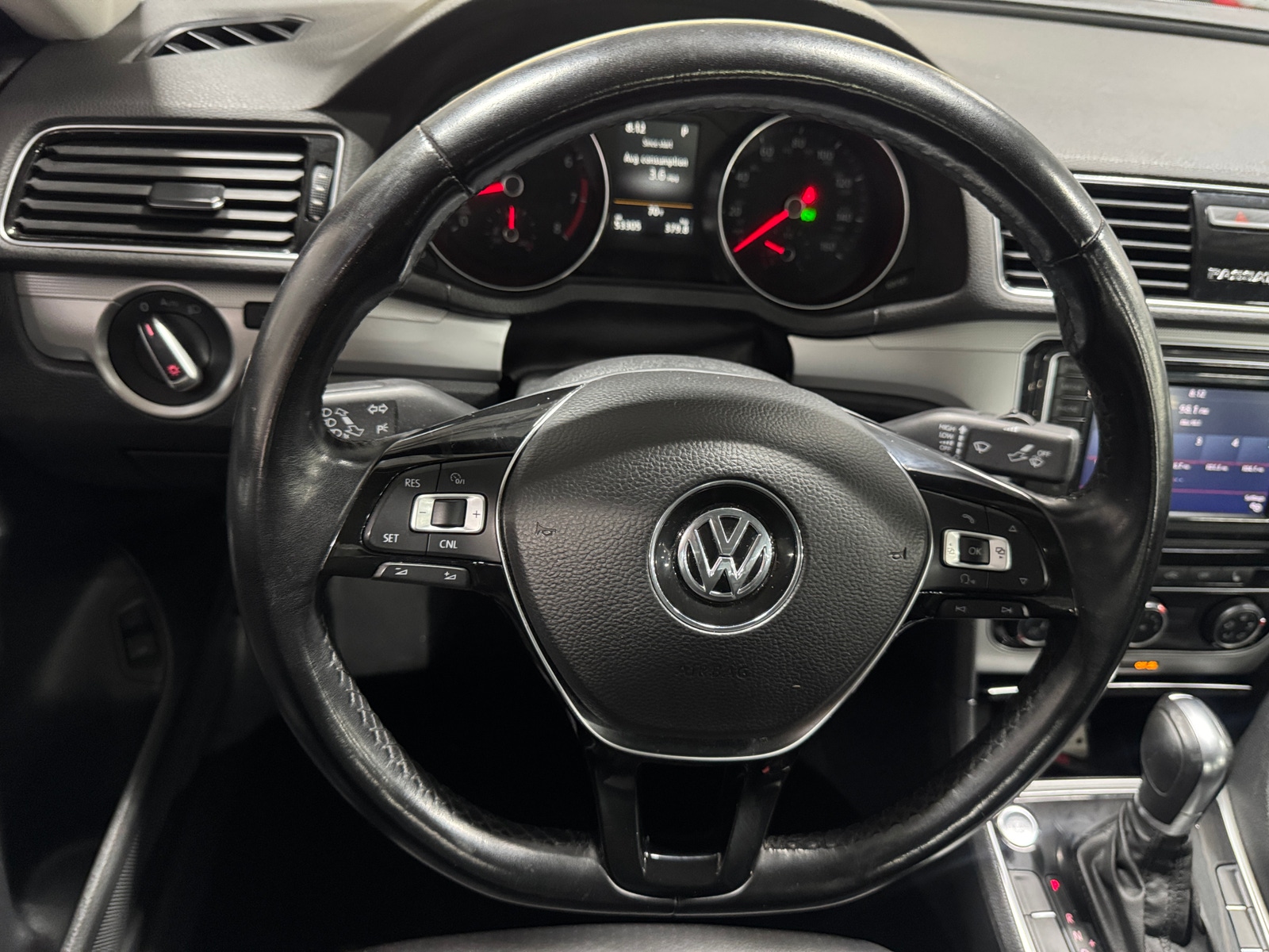 Thumbnail: 2019 Volkswagen Passat - 4