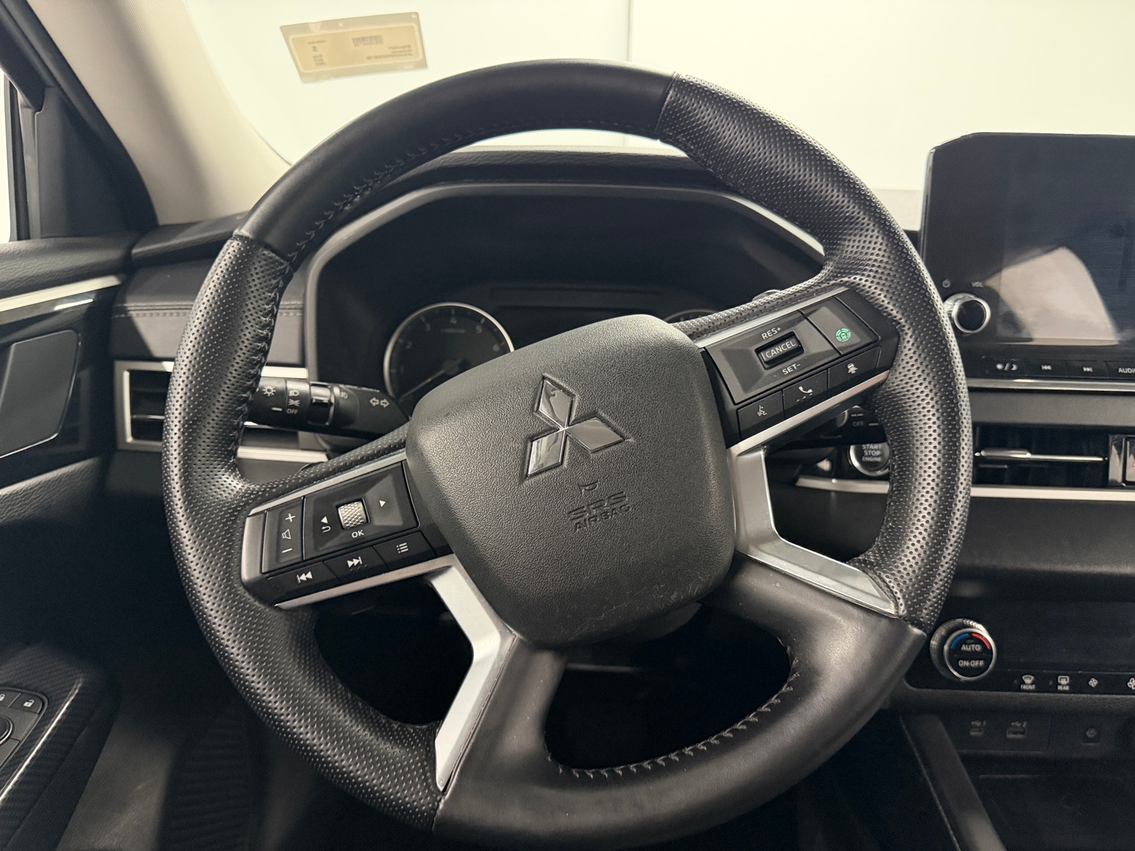 Thumbnail: 2022 Mitsubishi Outlander - 4