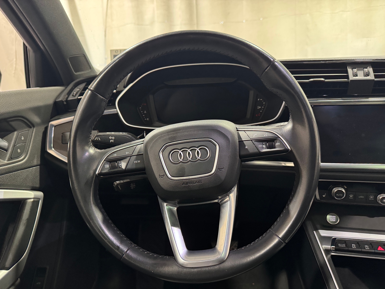 Thumbnail: 2020 Audi Q3 - 4