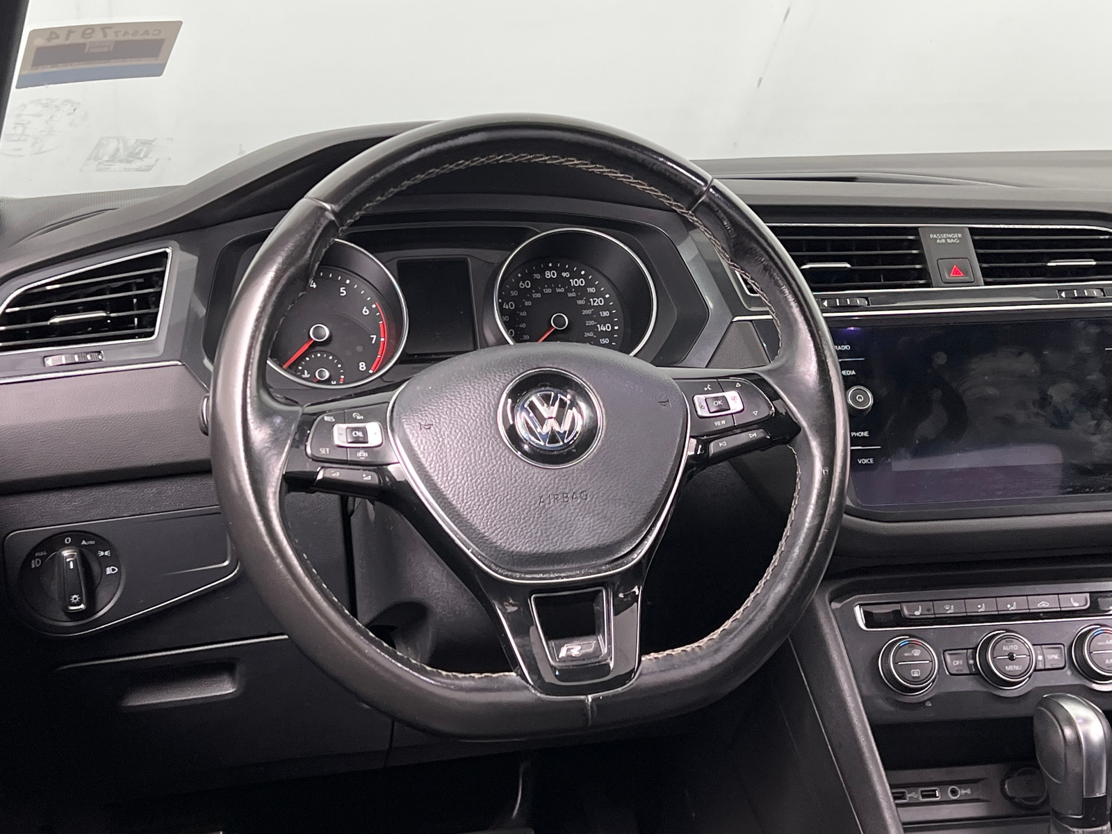 Thumbnail: 2020 Volkswagen Tiguan - 4