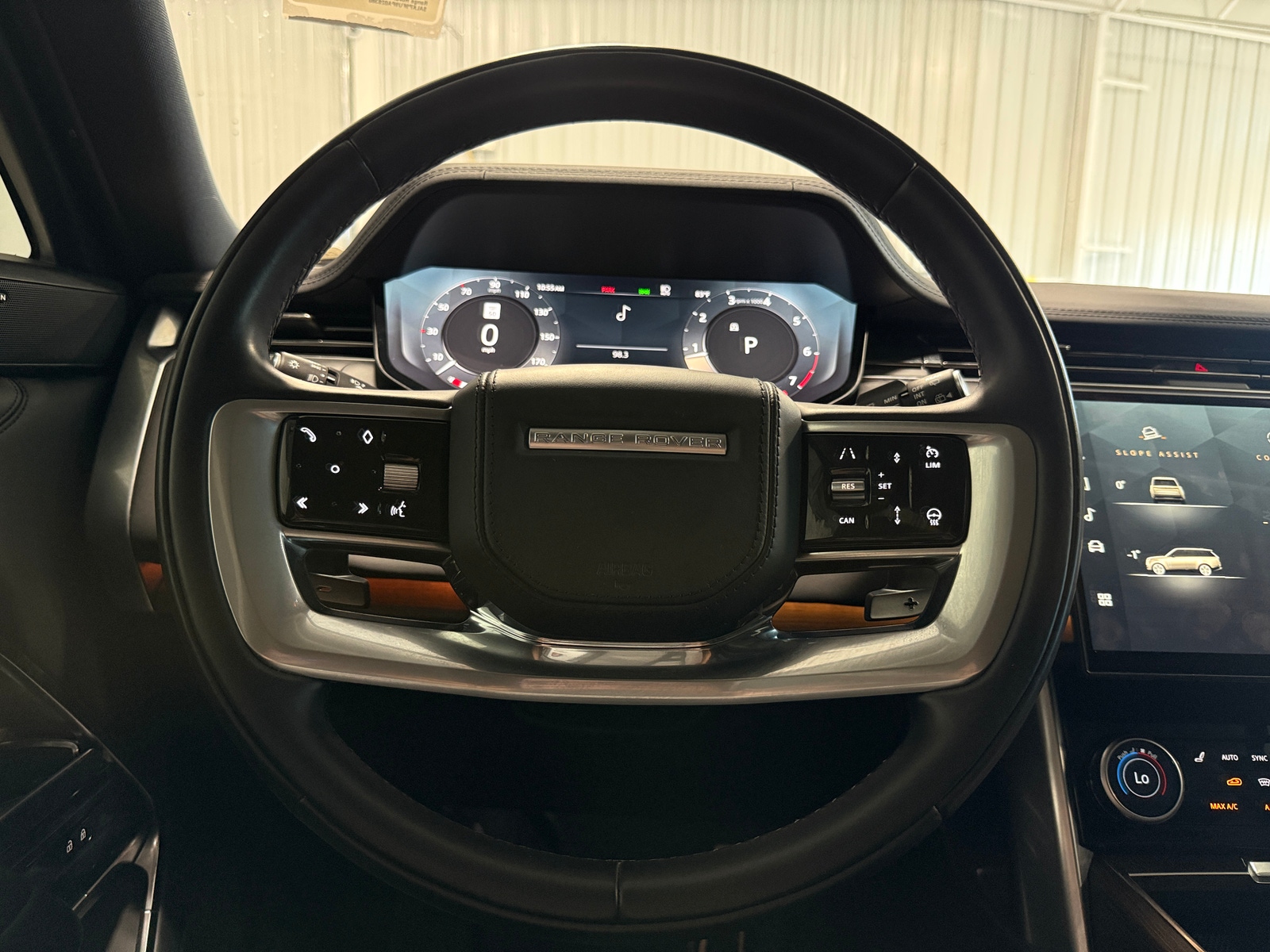 Thumbnail: 2023 Land Rover Range Rover - 4