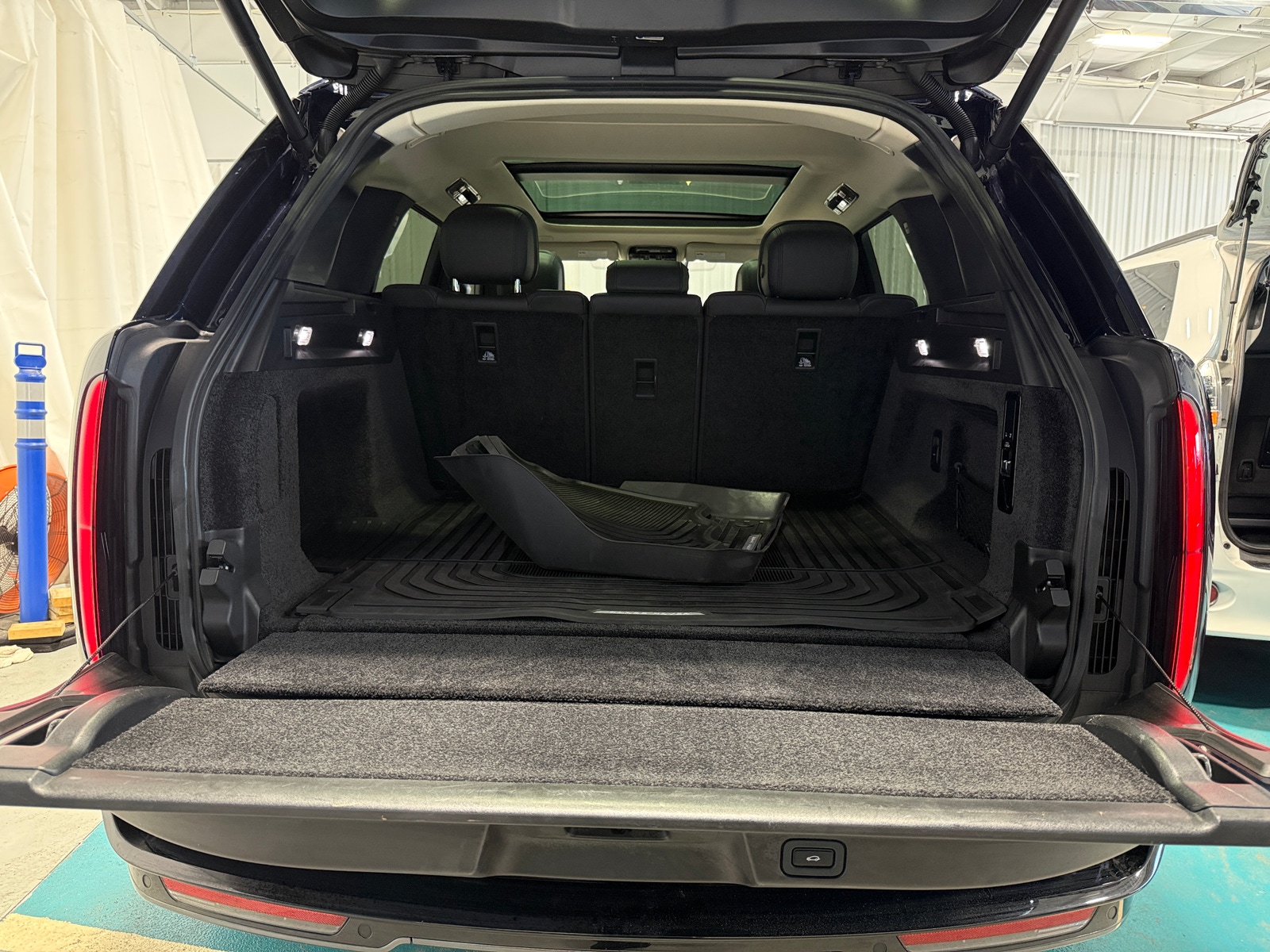 Thumbnail: 2023 Land Rover Range Rover - 6