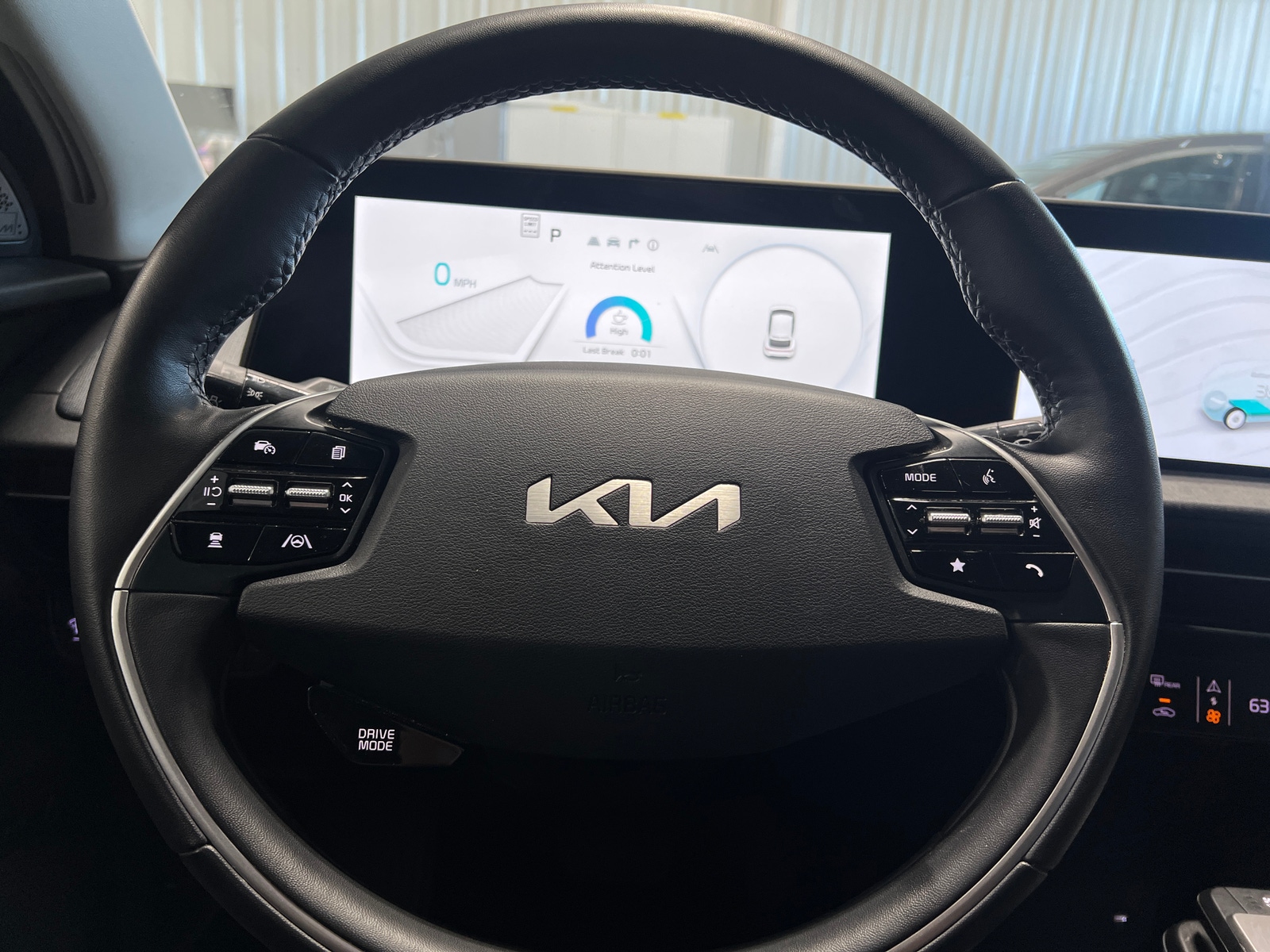 Thumbnail: 2022 Kia EV6 - 4