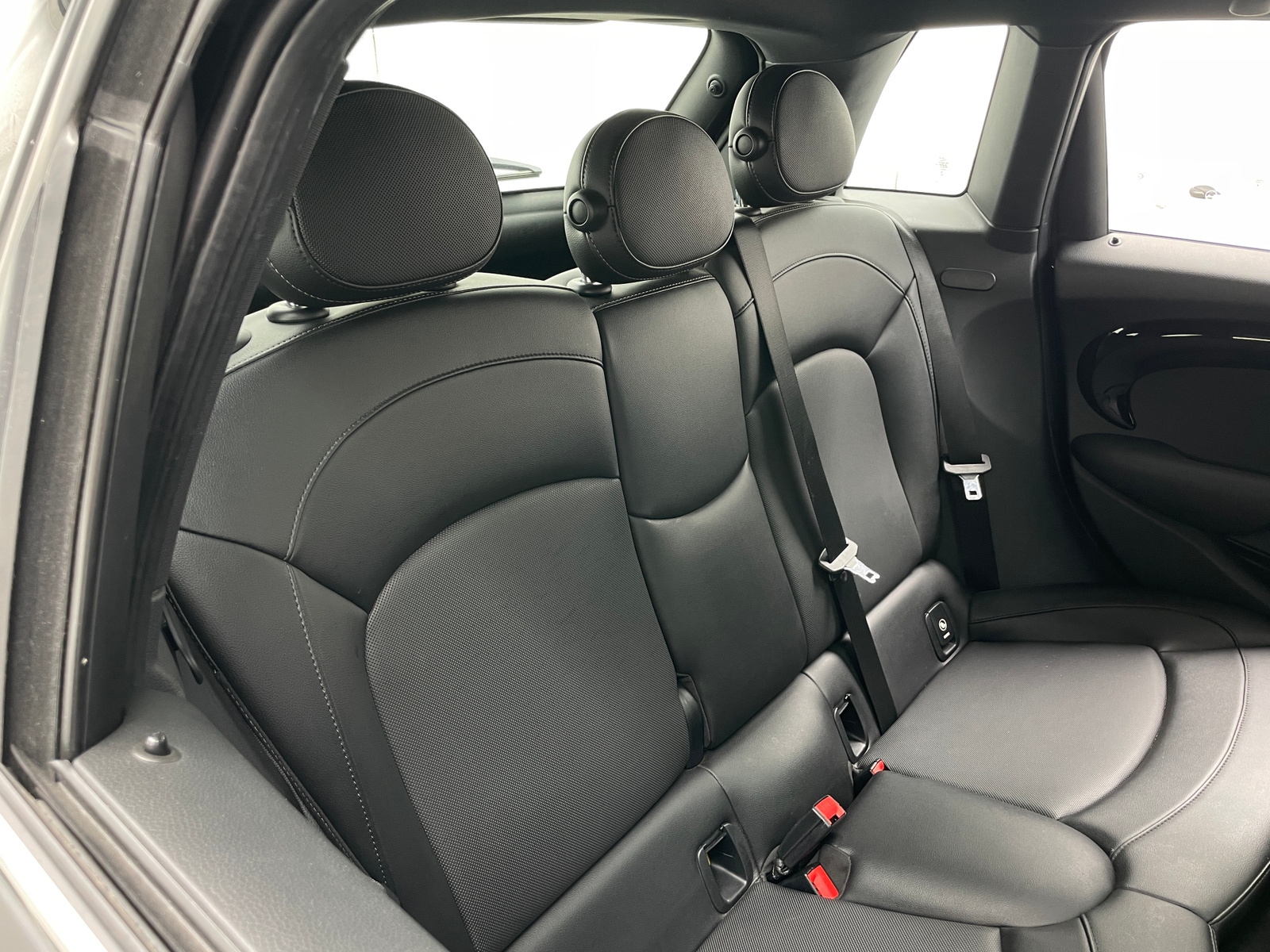 Thumbnail: 2016 MINI Cooper Hardtop - 5