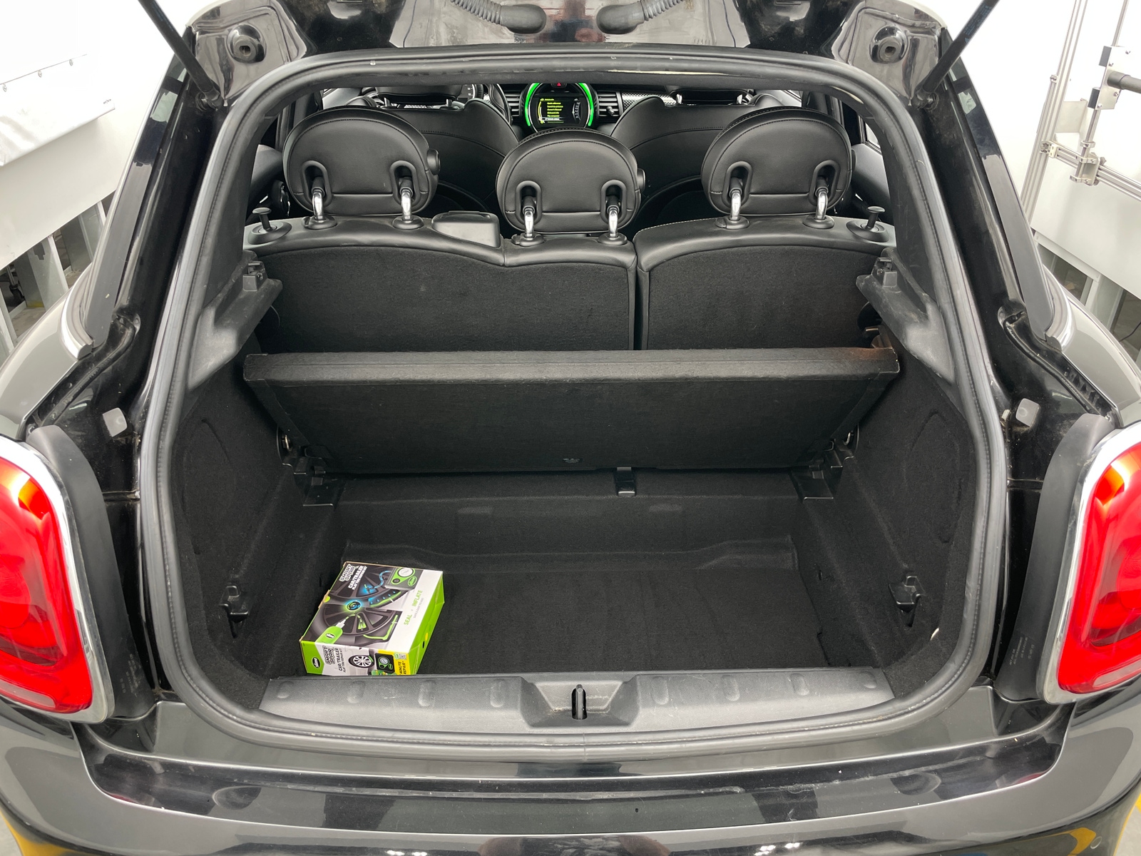 Thumbnail: 2016 MINI Cooper Hardtop - 6