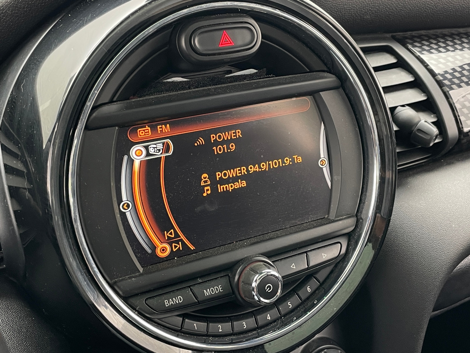 Thumbnail: 2016 MINI Cooper Hardtop - 3