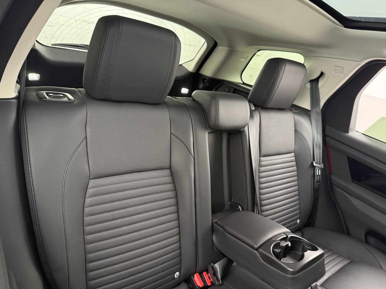Thumbnail: 2024 Land Rover Discovery Sport - 5