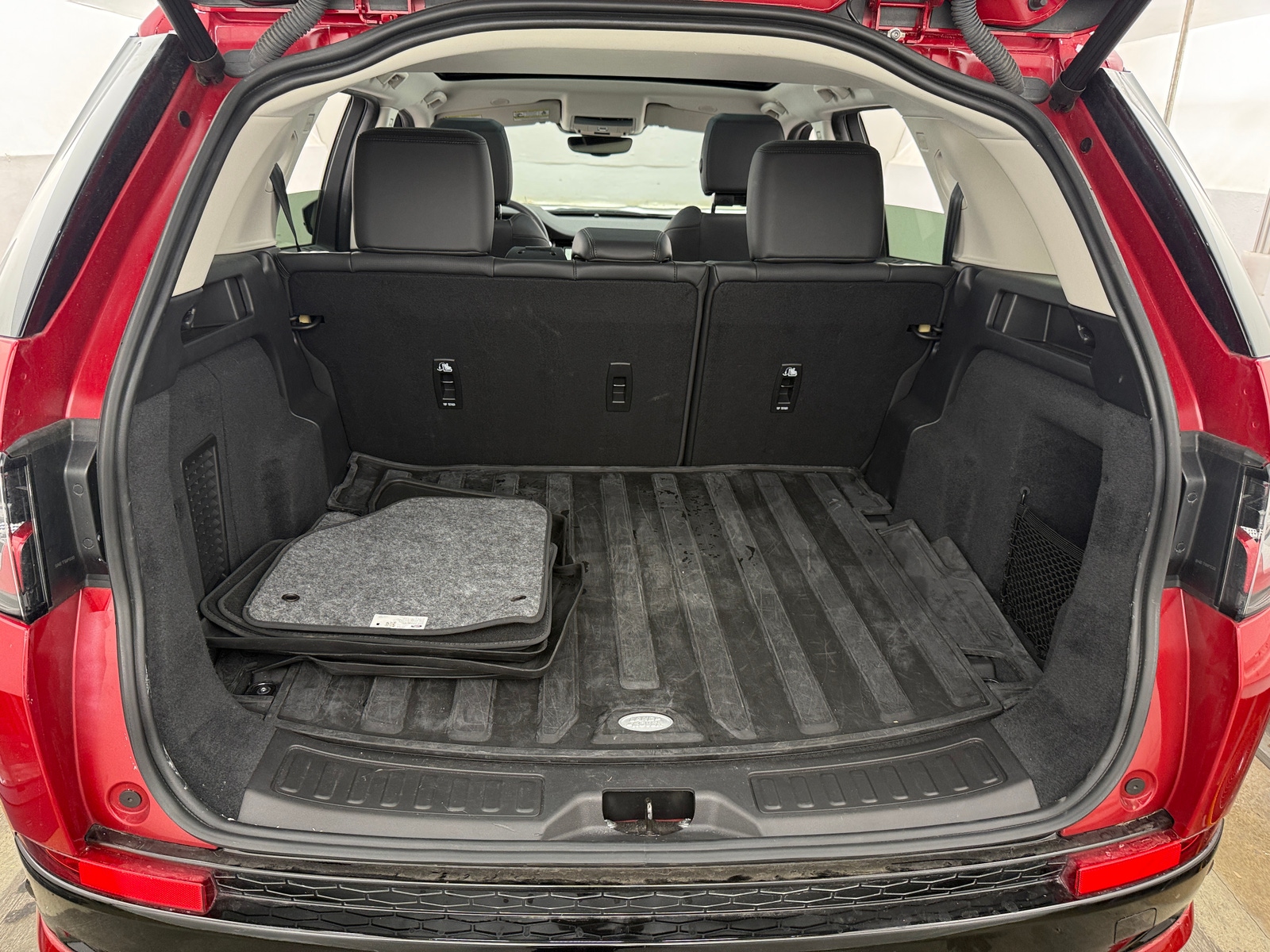 Thumbnail: 2024 Land Rover Discovery Sport - 6