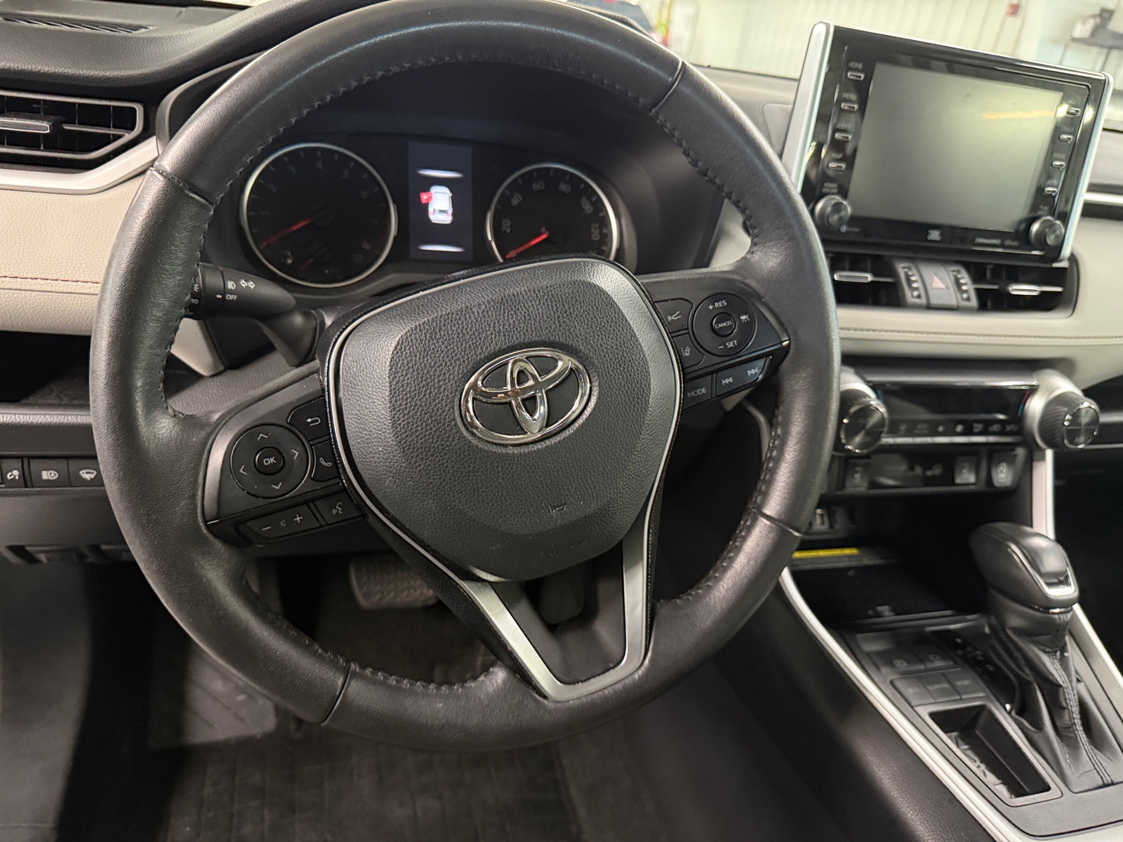 Thumbnail: 2021 Toyota RAV4 - 4