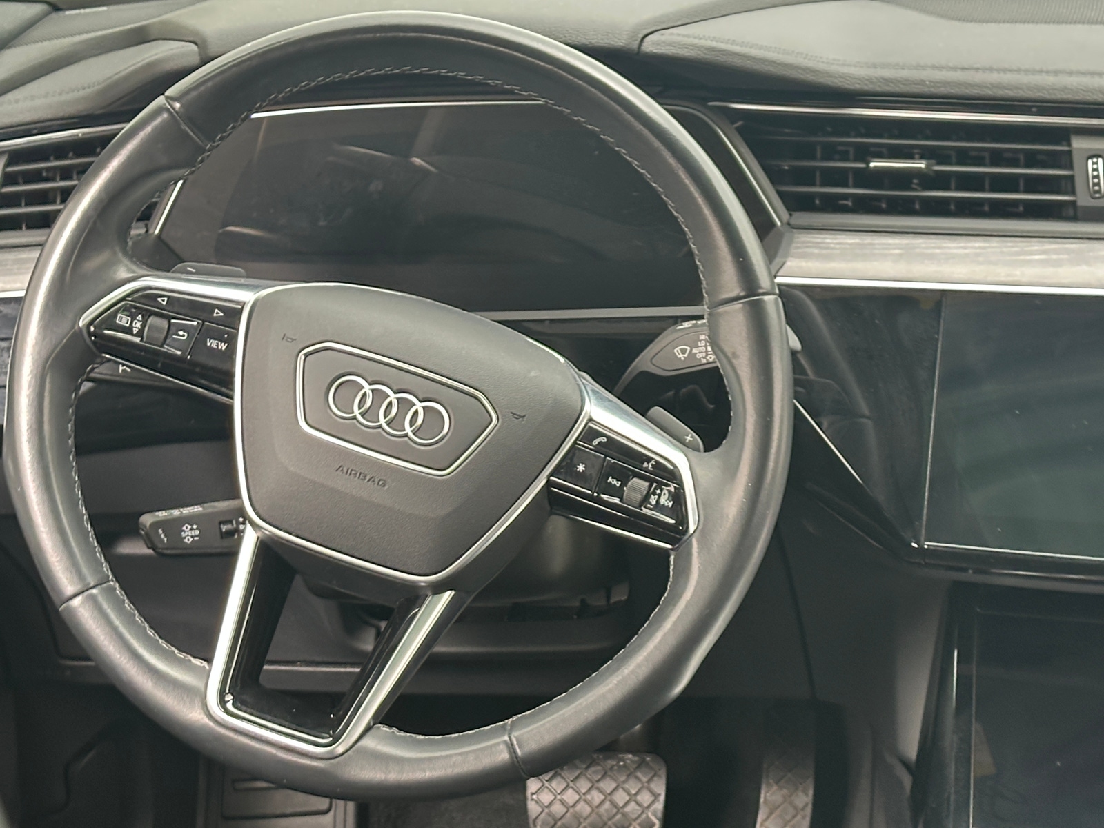 Thumbnail: 2024 Audi Q8 e-tron - 4