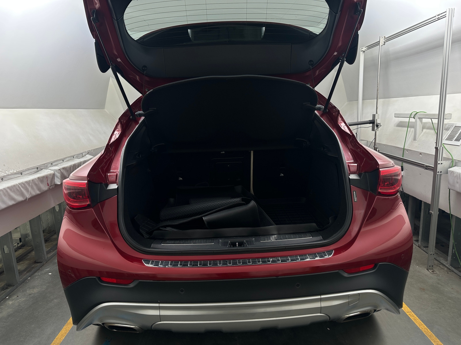 Thumbnail: 2018 INFINITI QX30 - 6