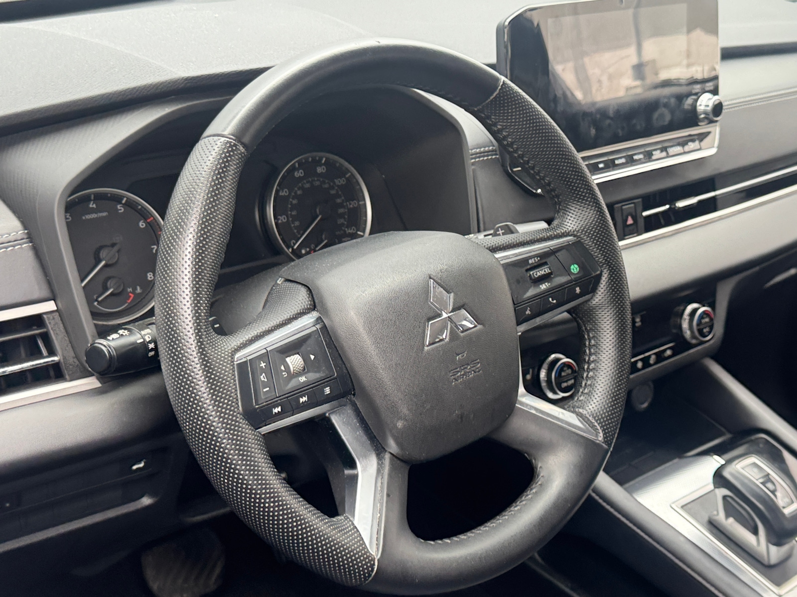 Thumbnail: 2022 Mitsubishi Outlander - 4