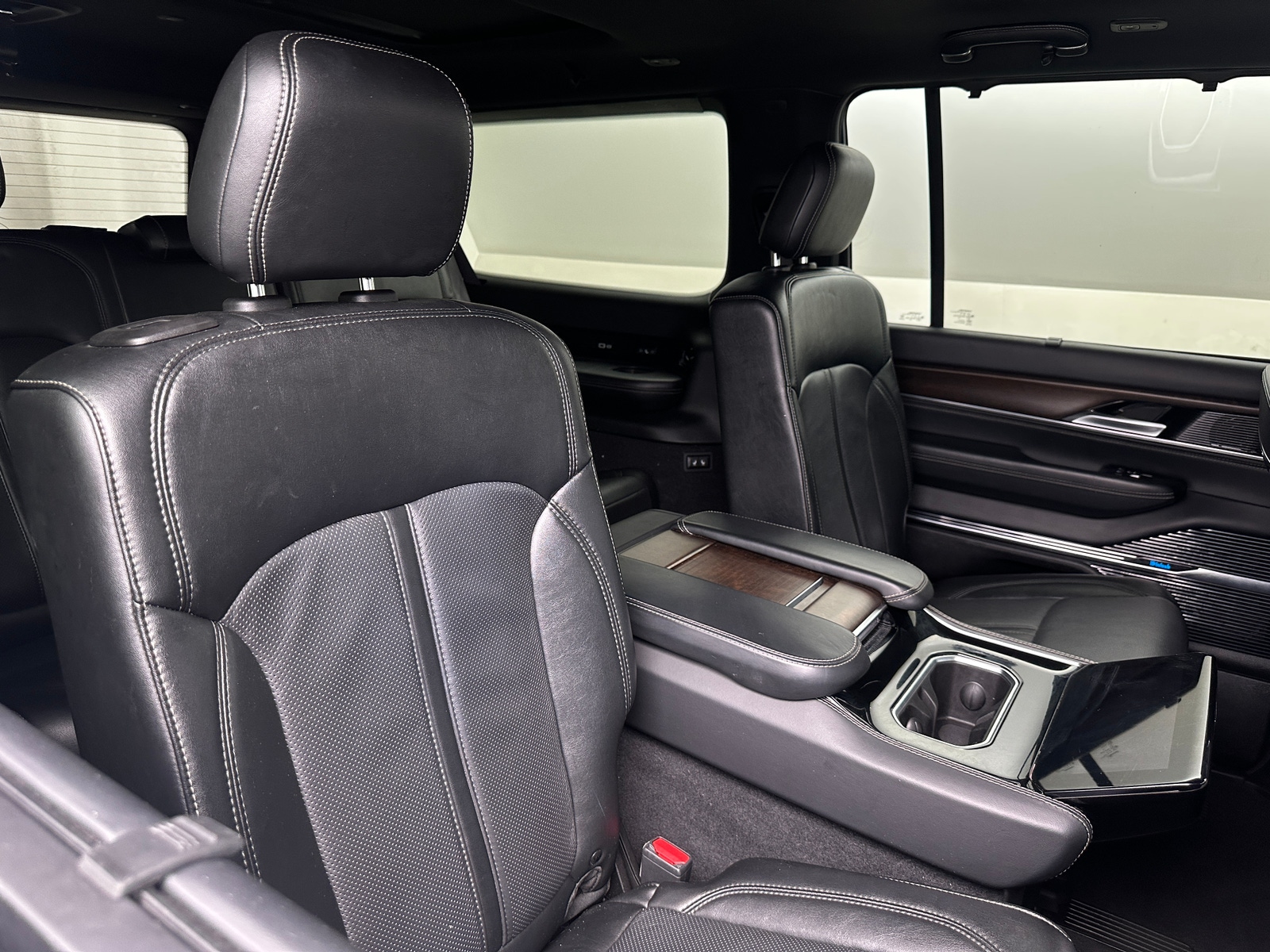 Thumbnail: 2024 Jeep Grand Wagoneer L - 5