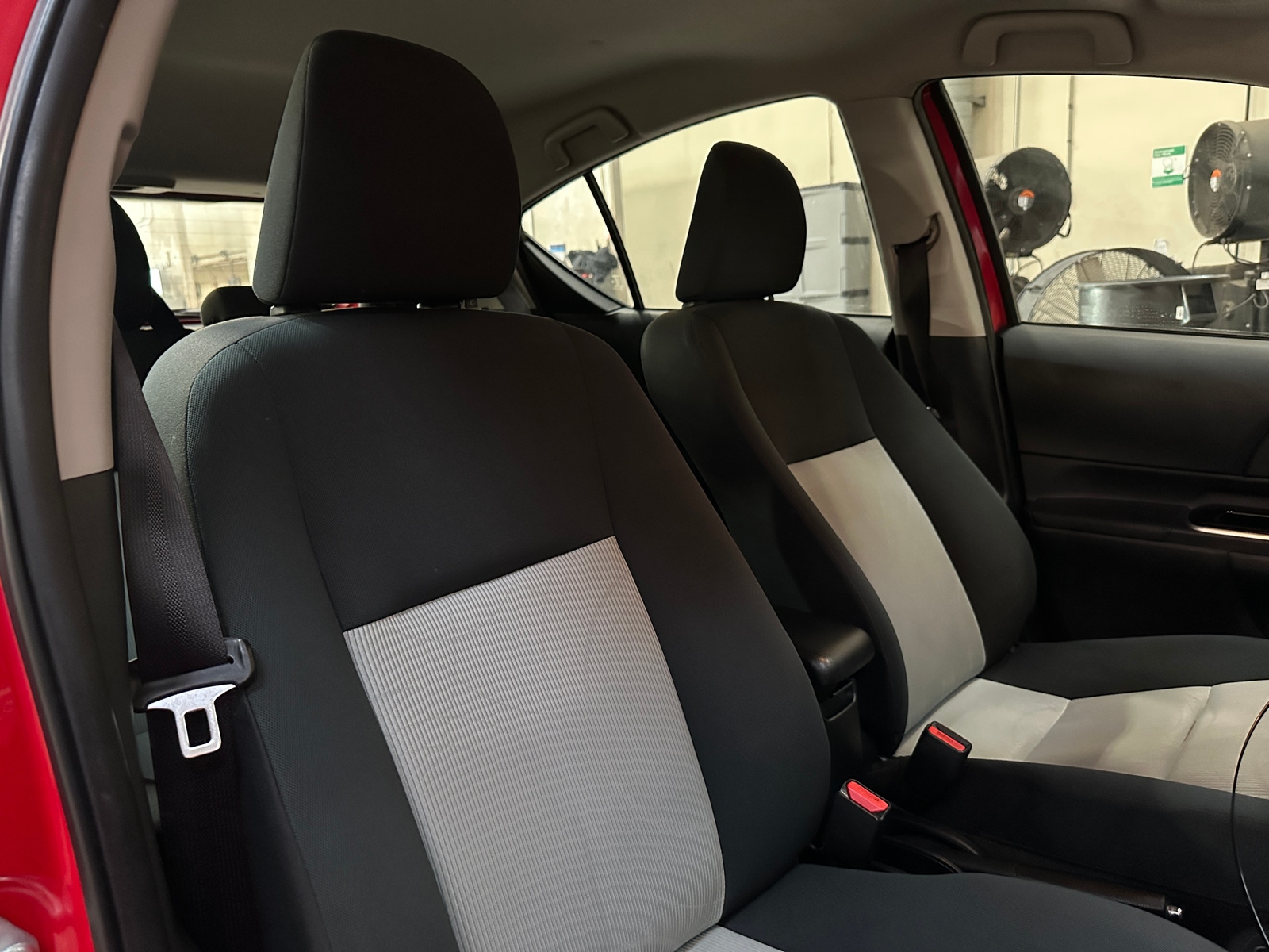 Thumbnail: 2017 Toyota Prius c - 2