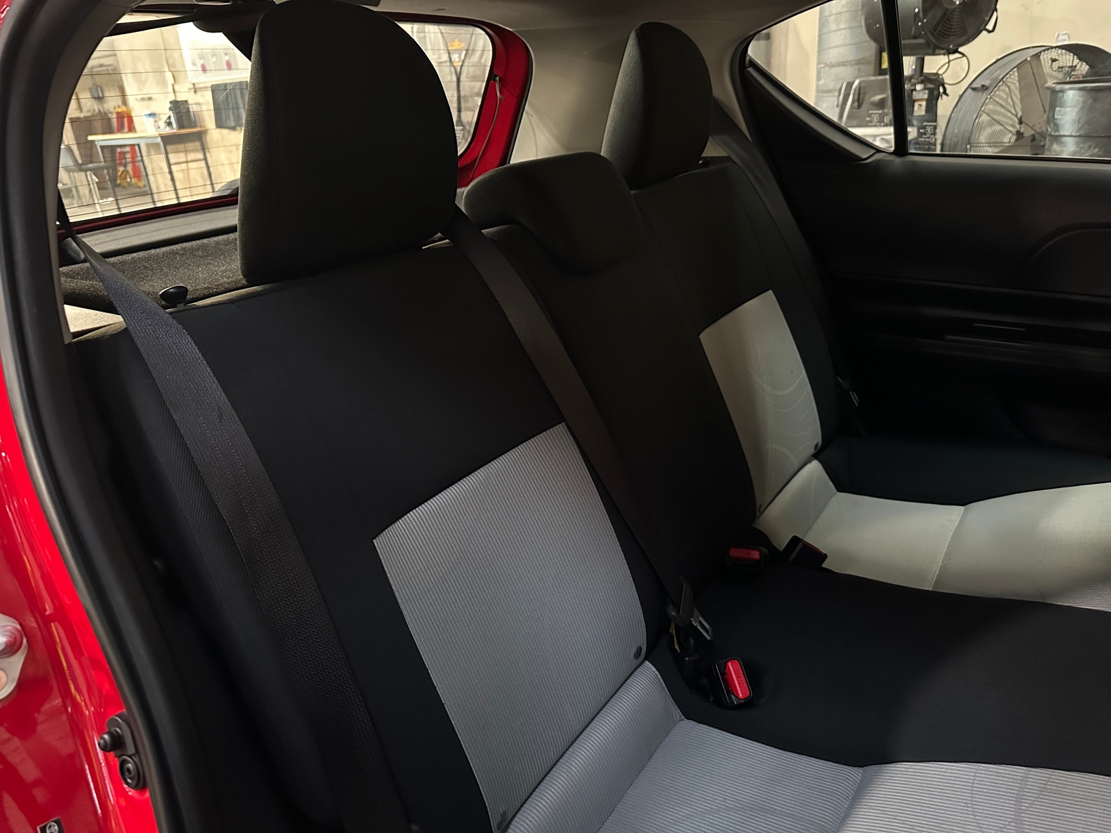 Thumbnail: 2017 Toyota Prius c - 6