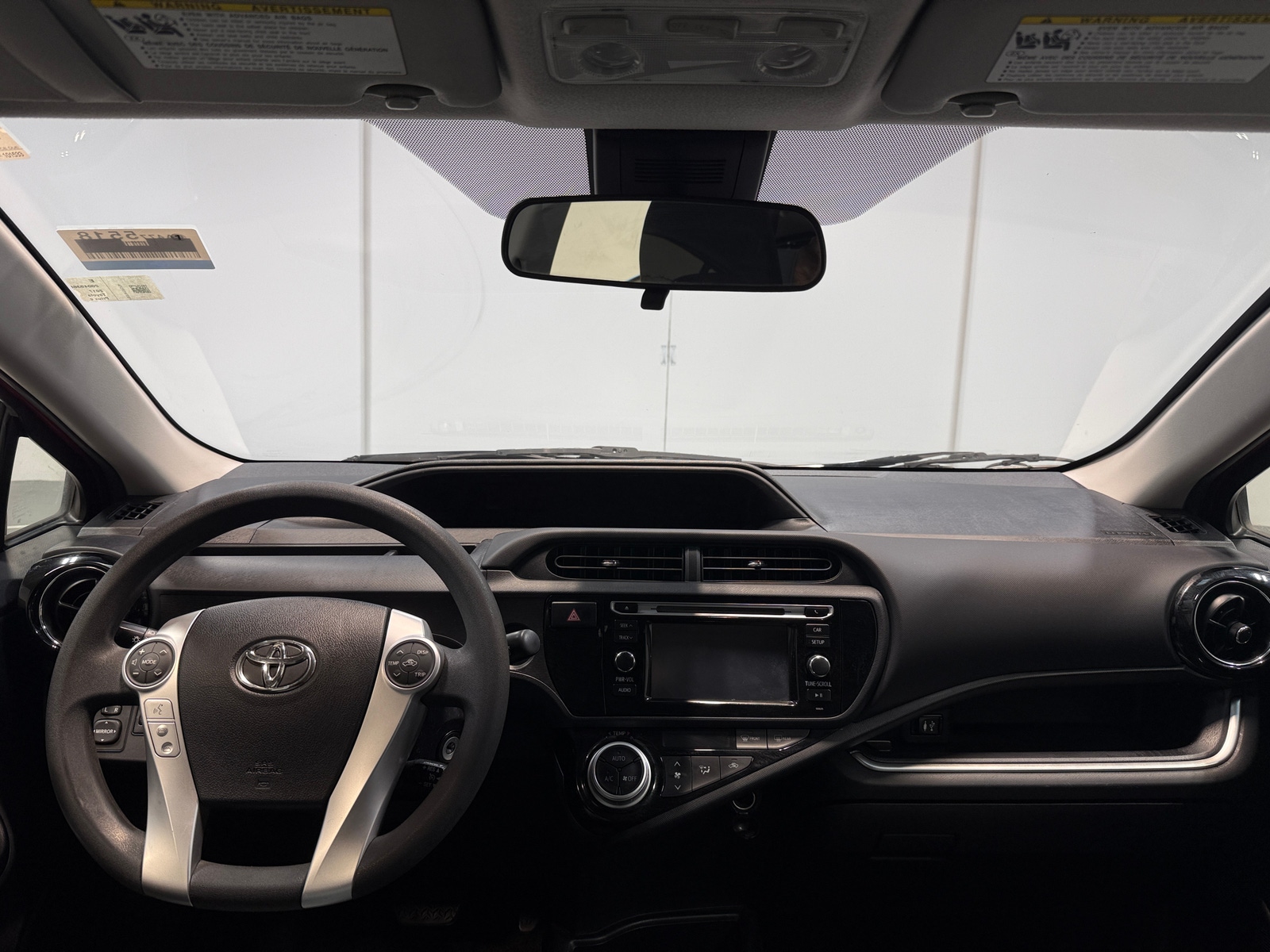 Thumbnail: 2017 Toyota Prius c - 3