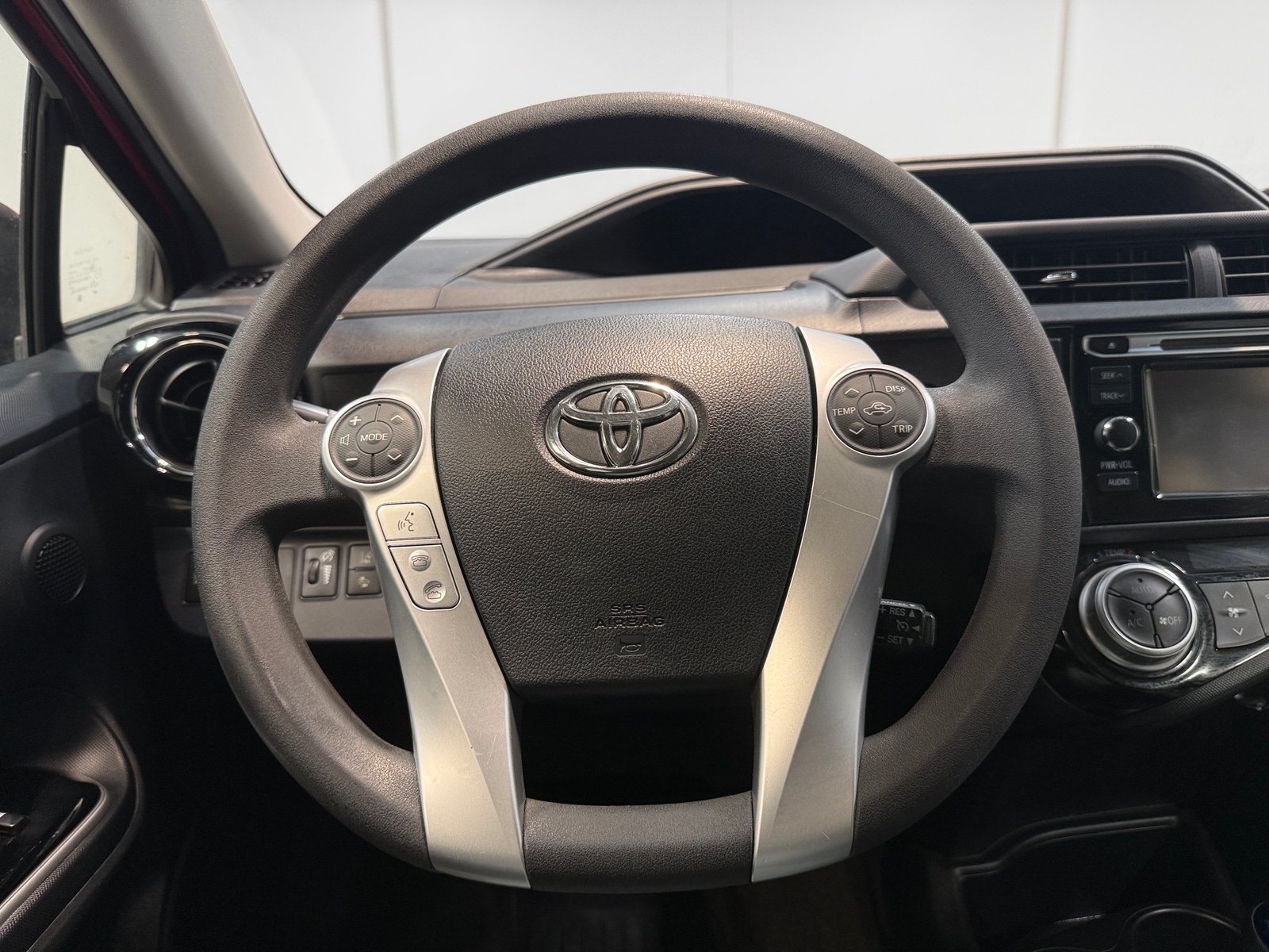 Thumbnail: 2017 Toyota Prius c - 5