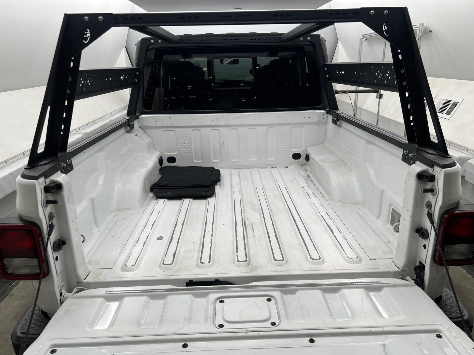Thumbnail: 2020 Jeep Gladiator - 7