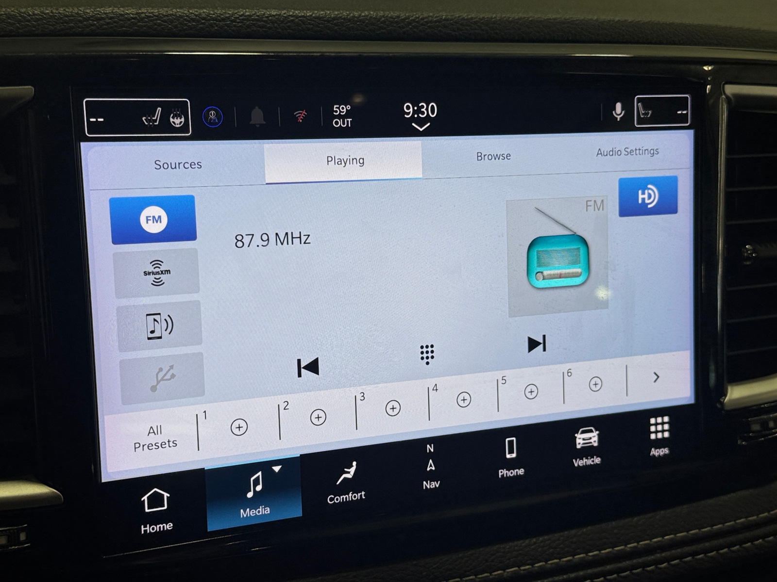 Thumbnail: 2024 Chrysler Pacifica - 3