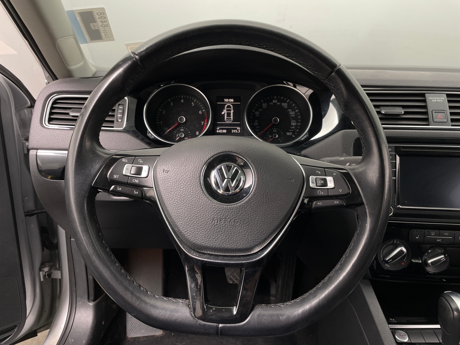 Thumbnail: 2016 Volkswagen Jetta - 4