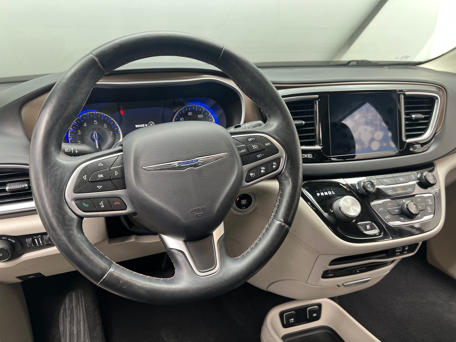 Thumbnail: 2017 Chrysler Pacifica - 4