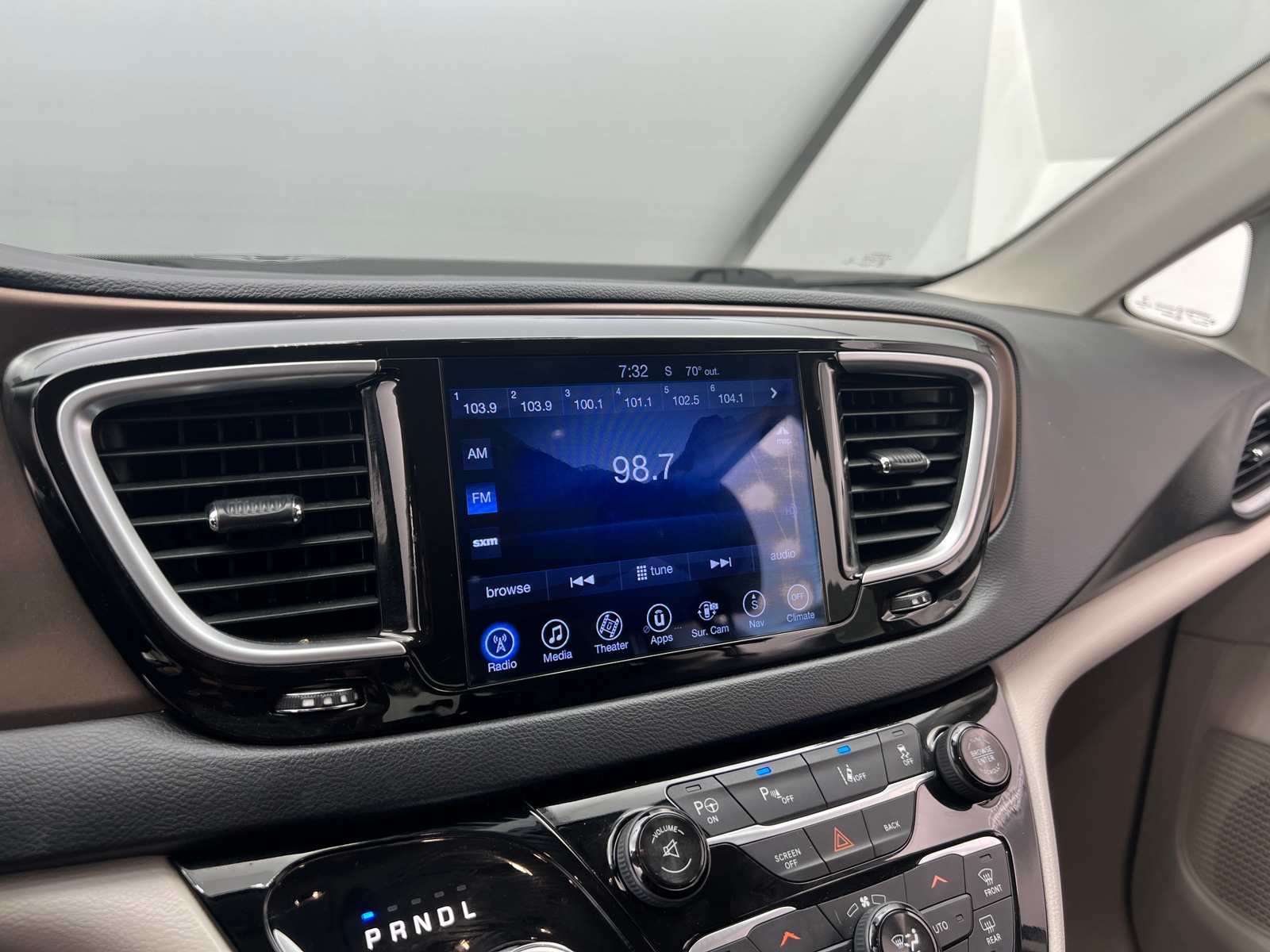 Thumbnail: 2017 Chrysler Pacifica - 3