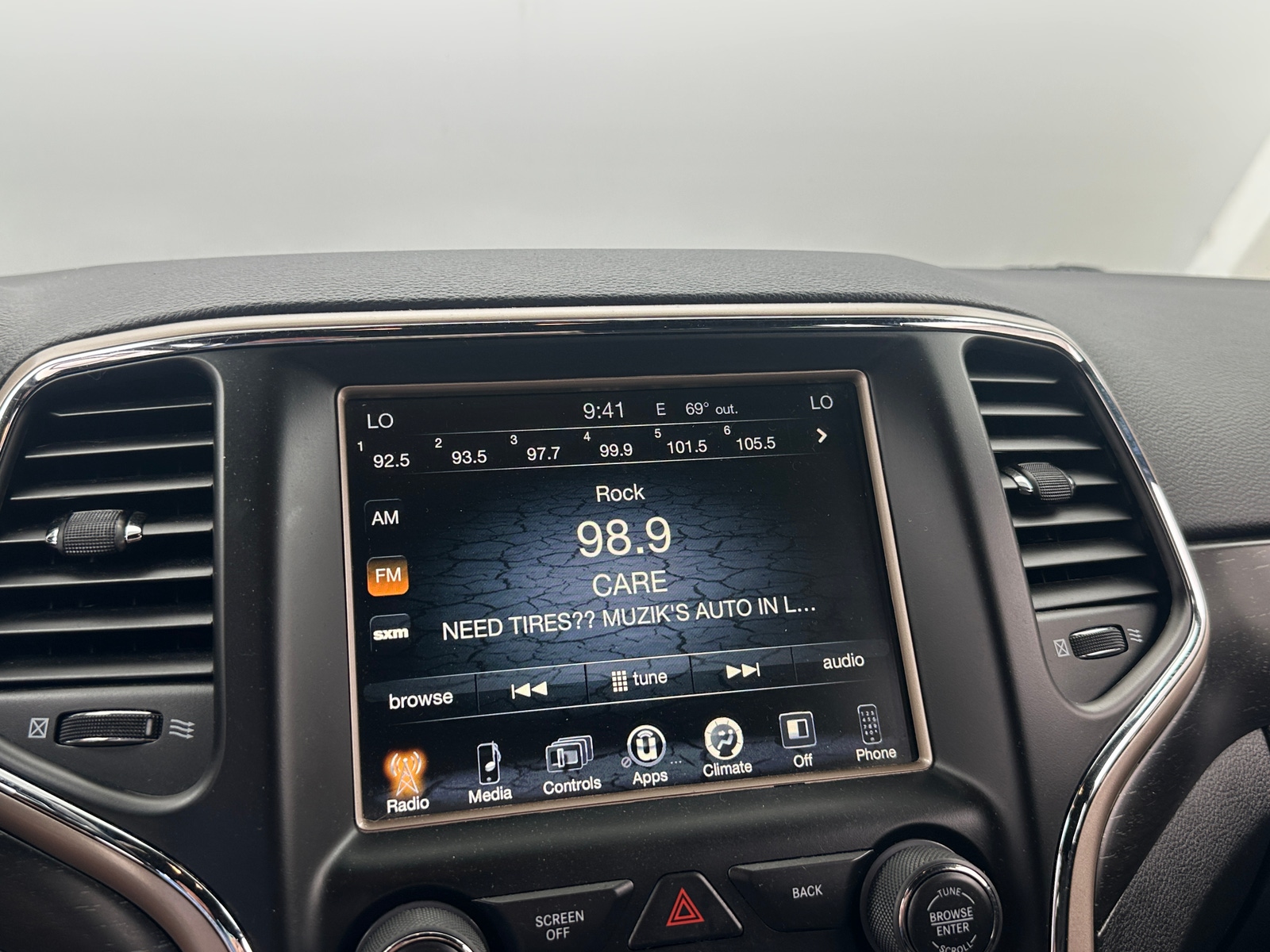 Thumbnail: 2017 Jeep Grand Cherokee - 4