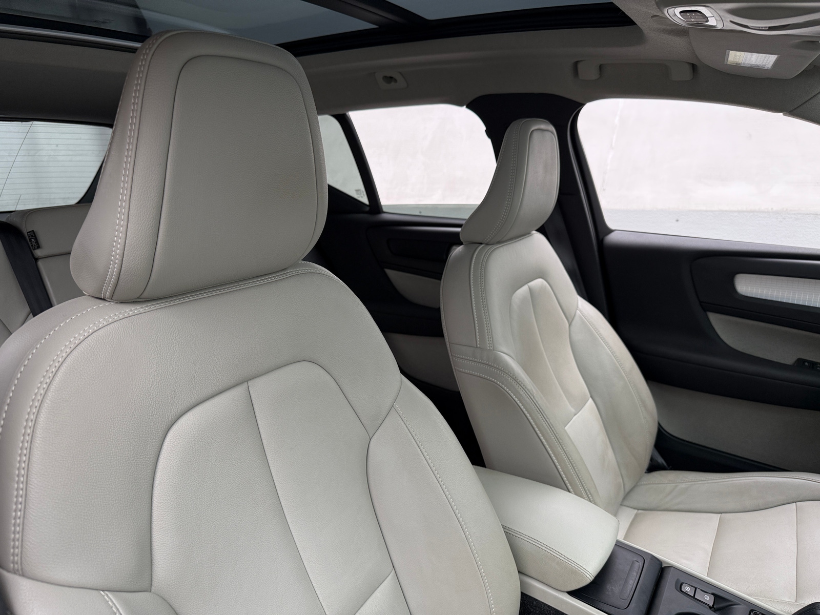 Thumbnail: 2020 Volvo XC40 - 2