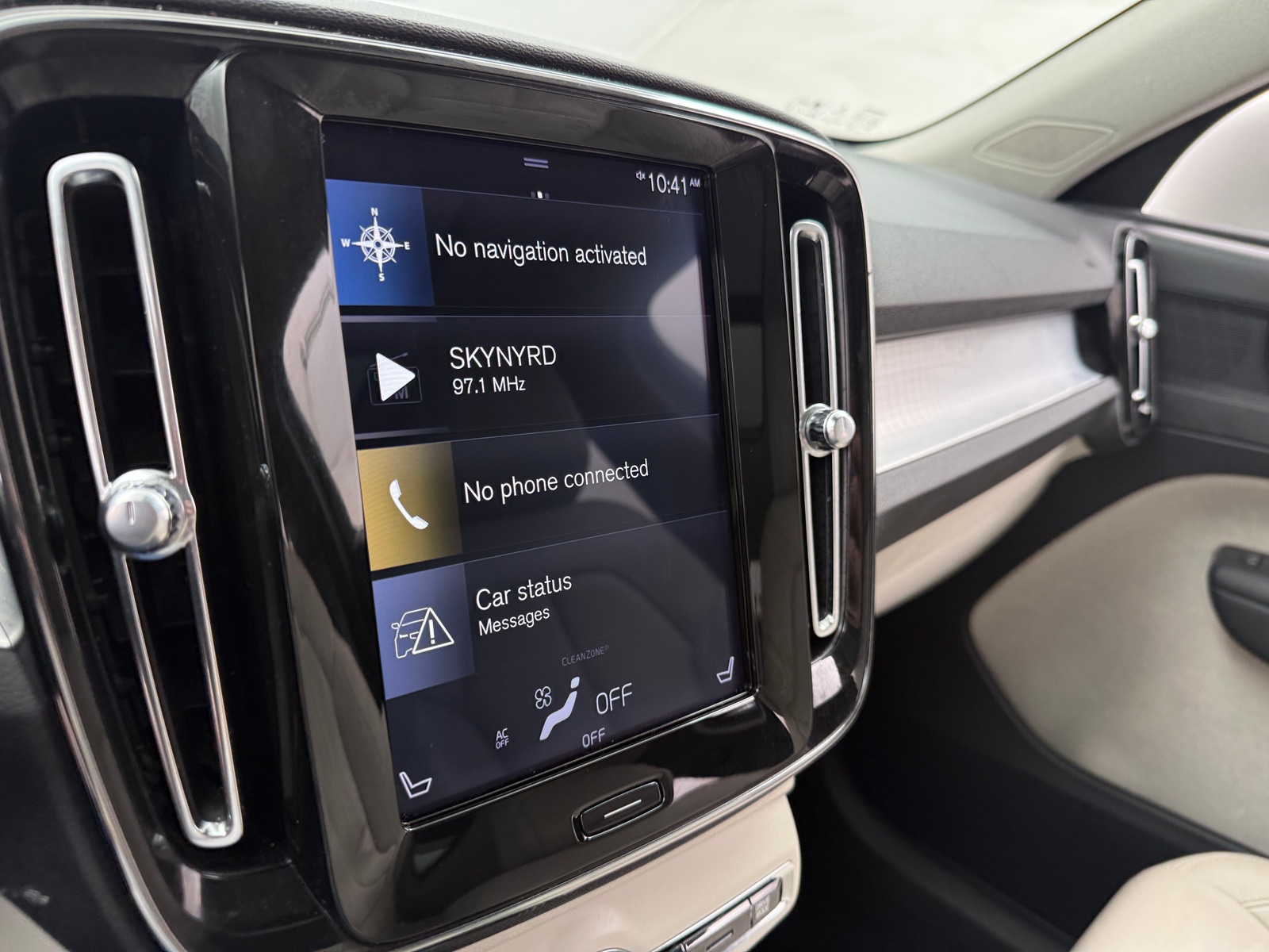 Thumbnail: 2020 Volvo XC40 - 4