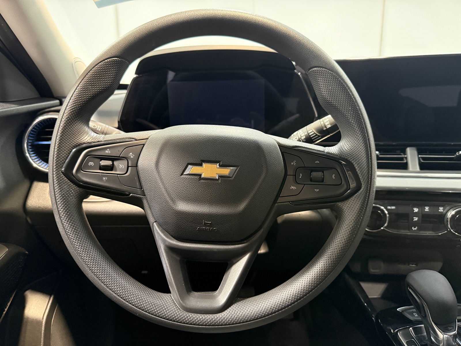 Thumbnail: 2025 Chevrolet Trax - 5