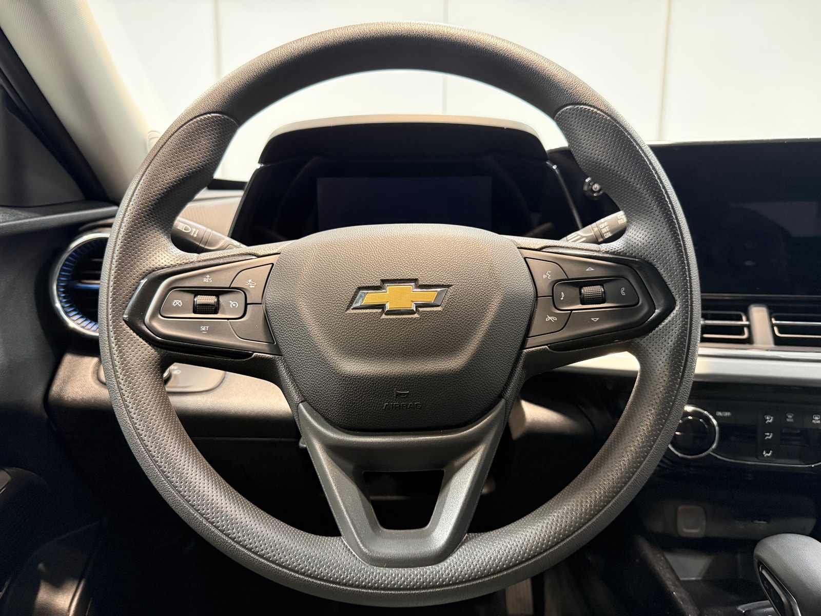 Thumbnail: 2025 Chevrolet Trax - 5