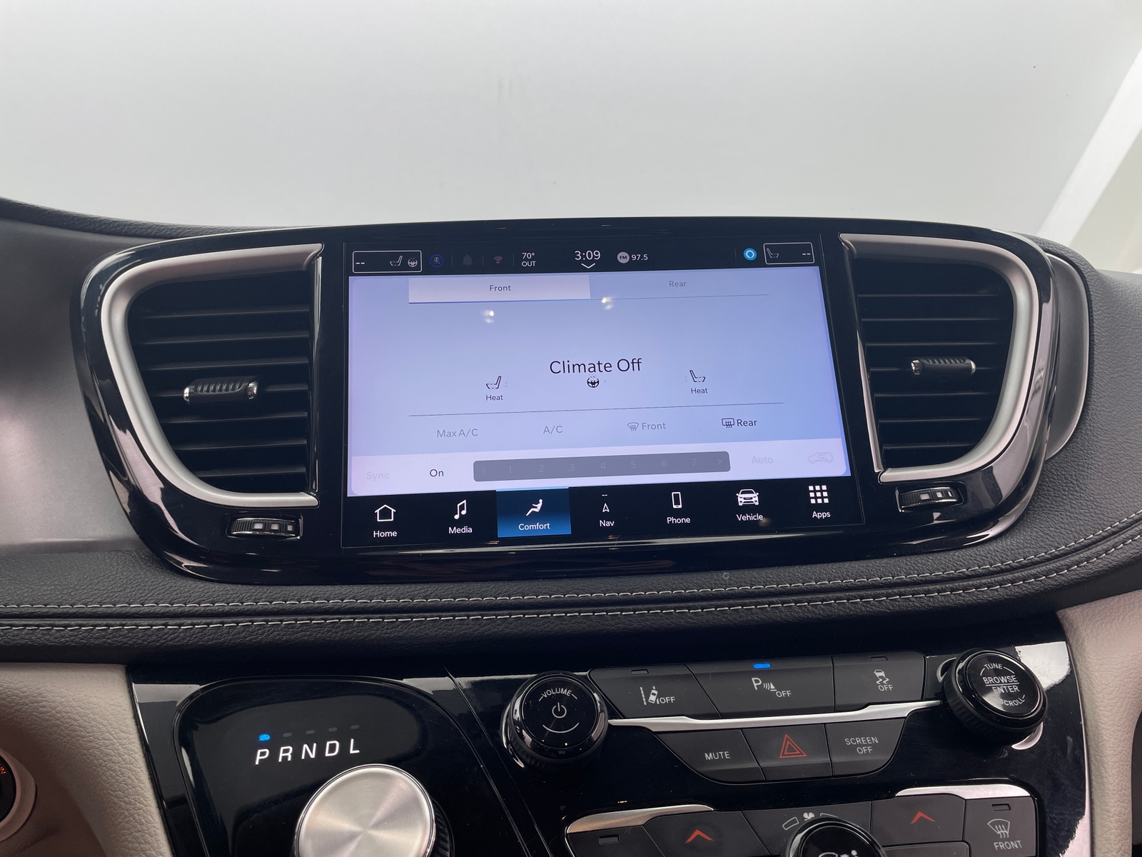 Thumbnail: 2024 Chrysler Pacifica - 3