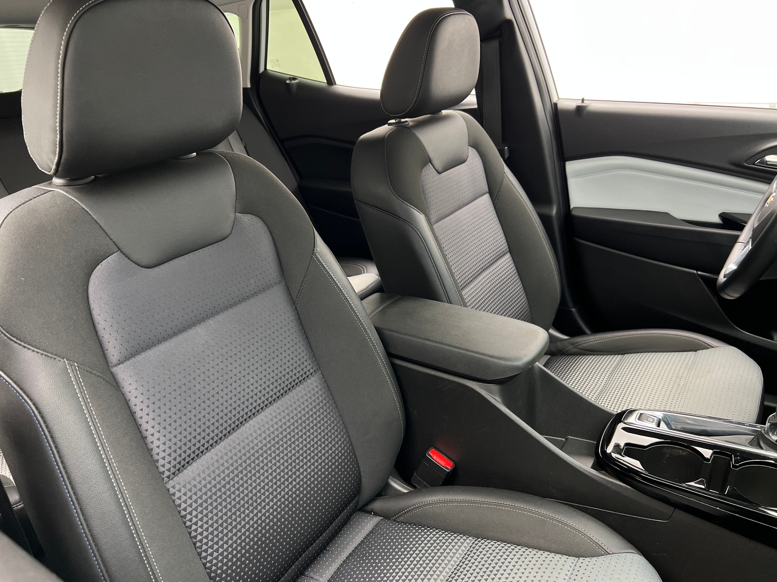 Thumbnail: 2025 Chevrolet Trax - 2