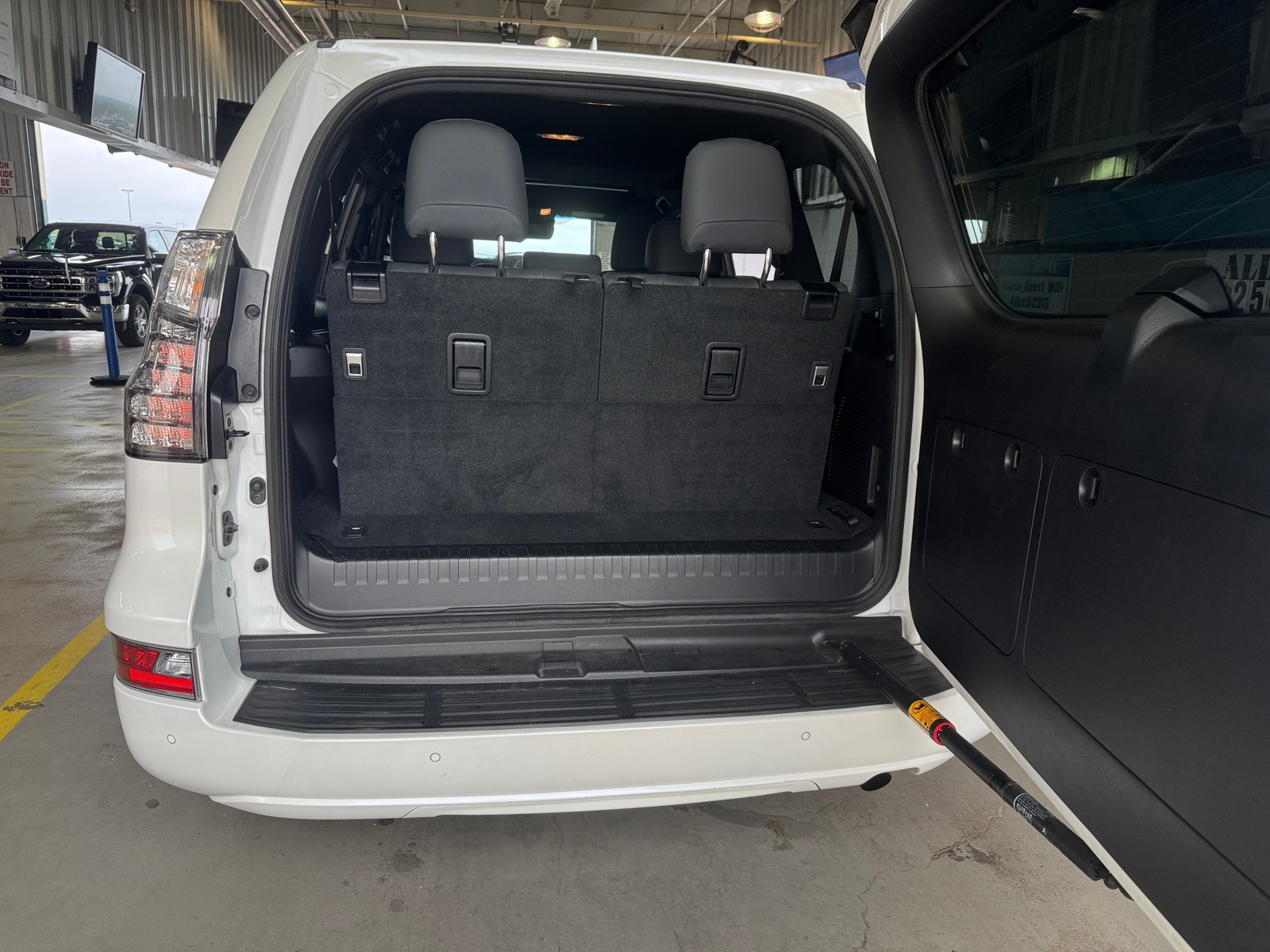 Thumbnail: 2022 Lexus GX - 6