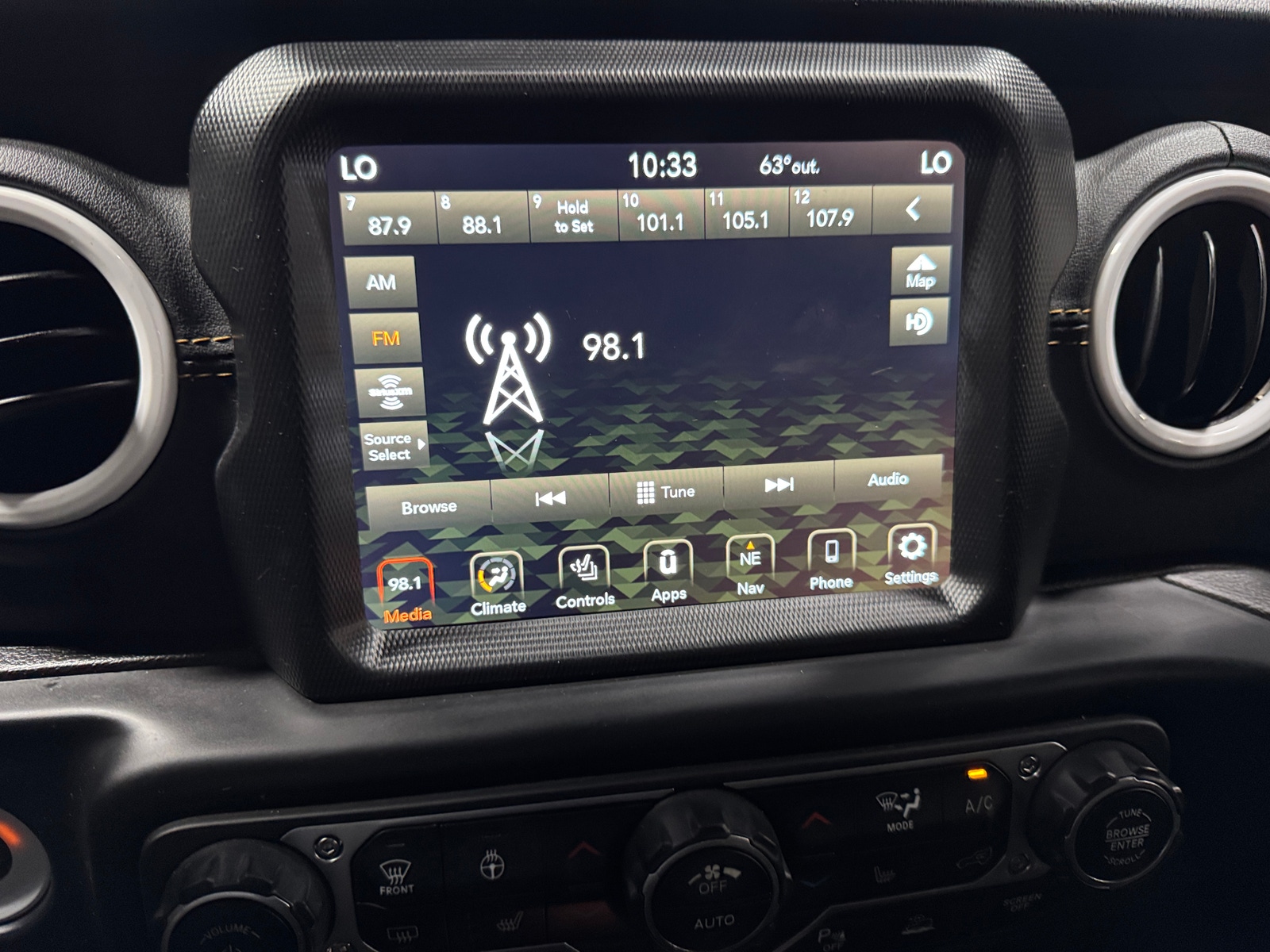 Thumbnail: 2022 Jeep Wrangler - 3
