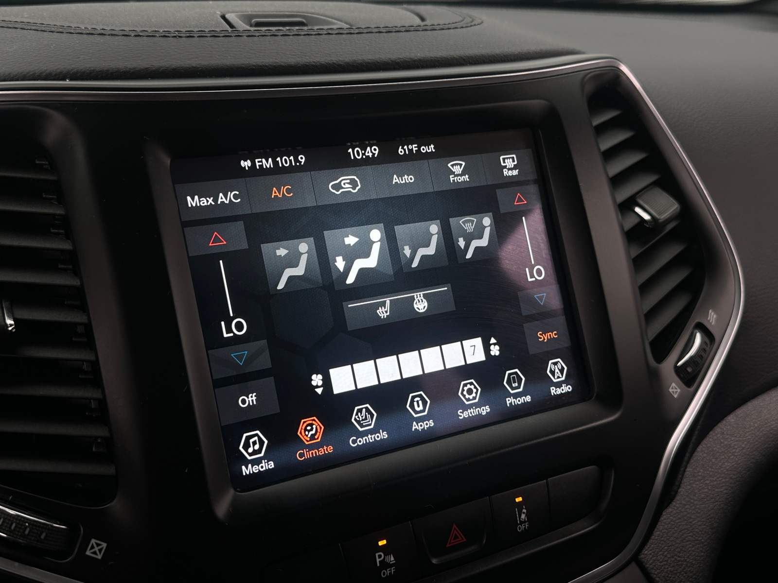 Thumbnail: 2021 Jeep Cherokee - 3