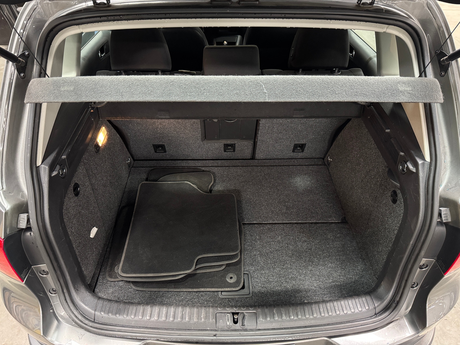 Thumbnail: 2012 Volkswagen Tiguan - 6