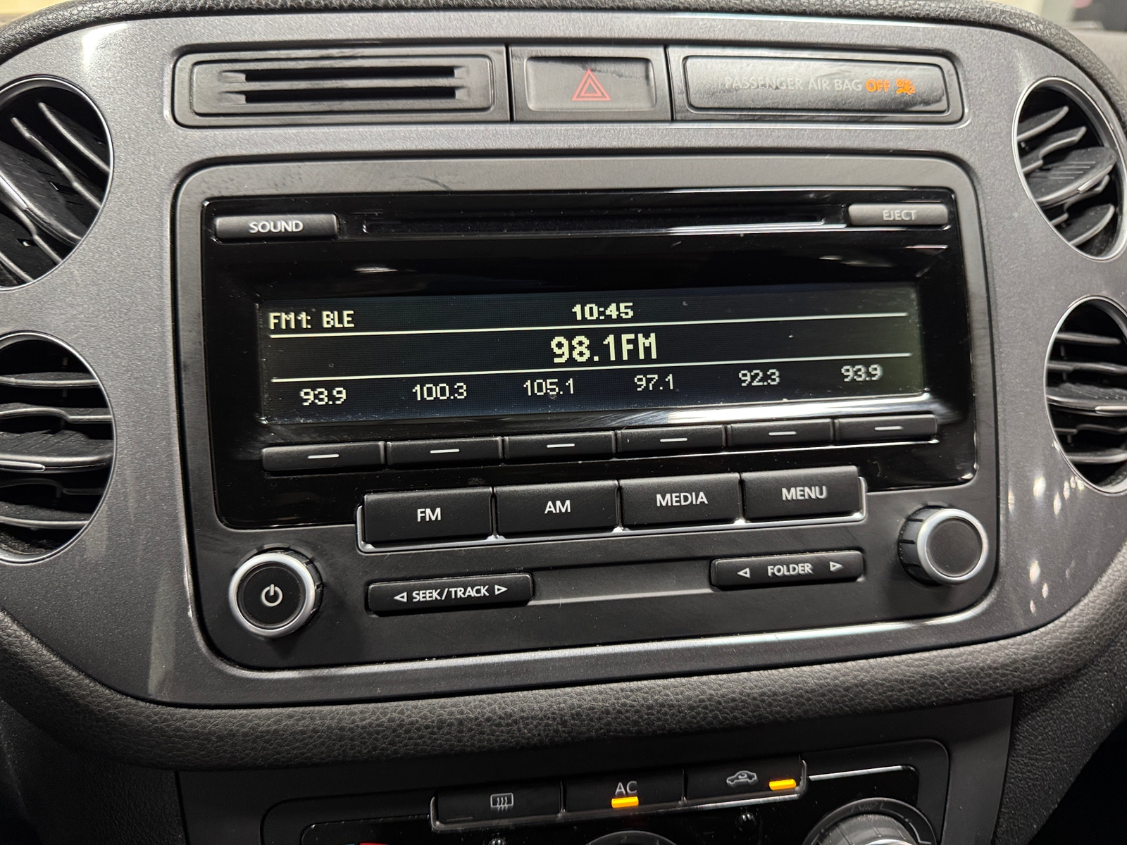 Thumbnail: 2012 Volkswagen Tiguan - 4