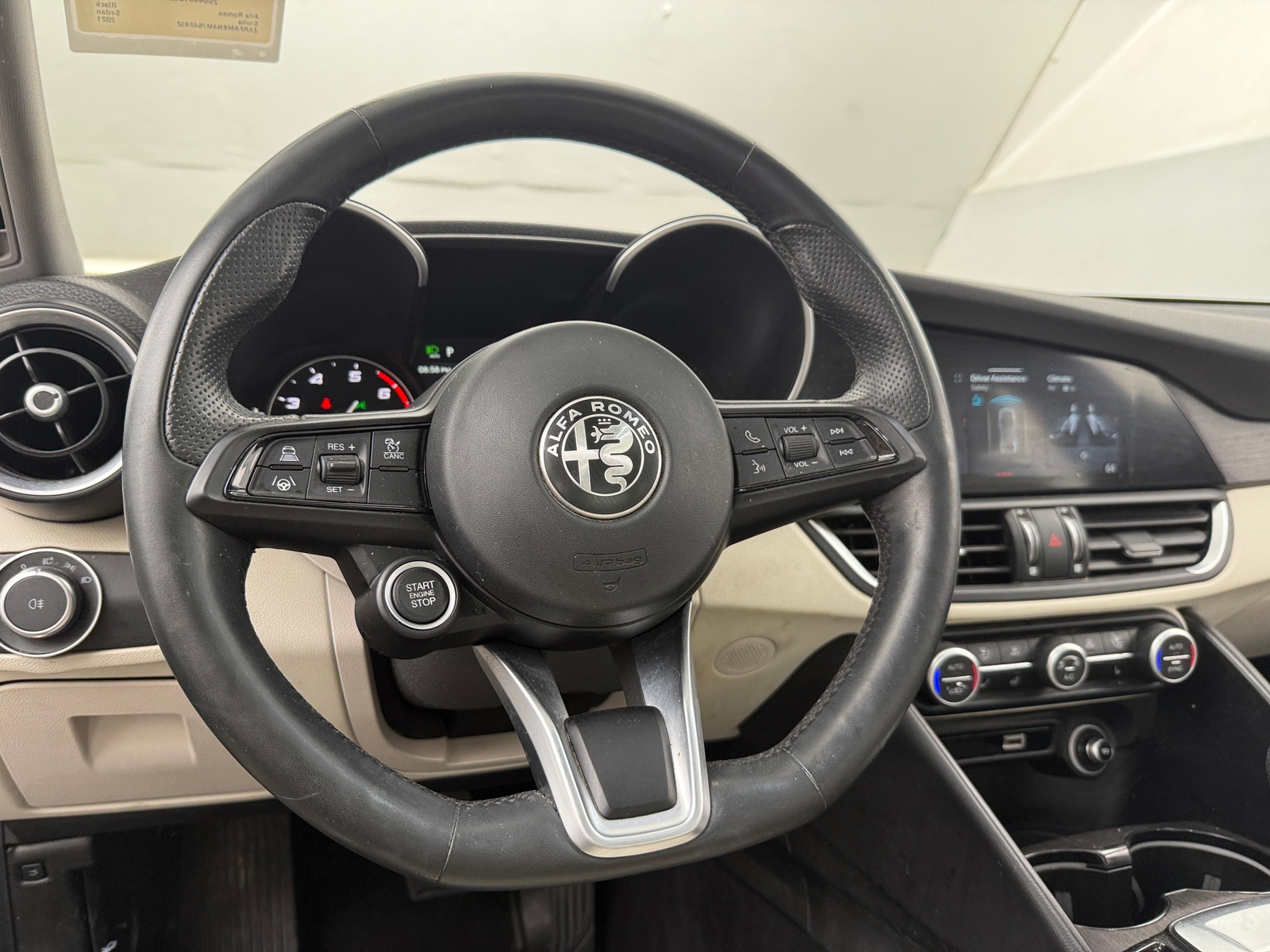 Thumbnail: 2021 Alfa Romeo Giulia - 4