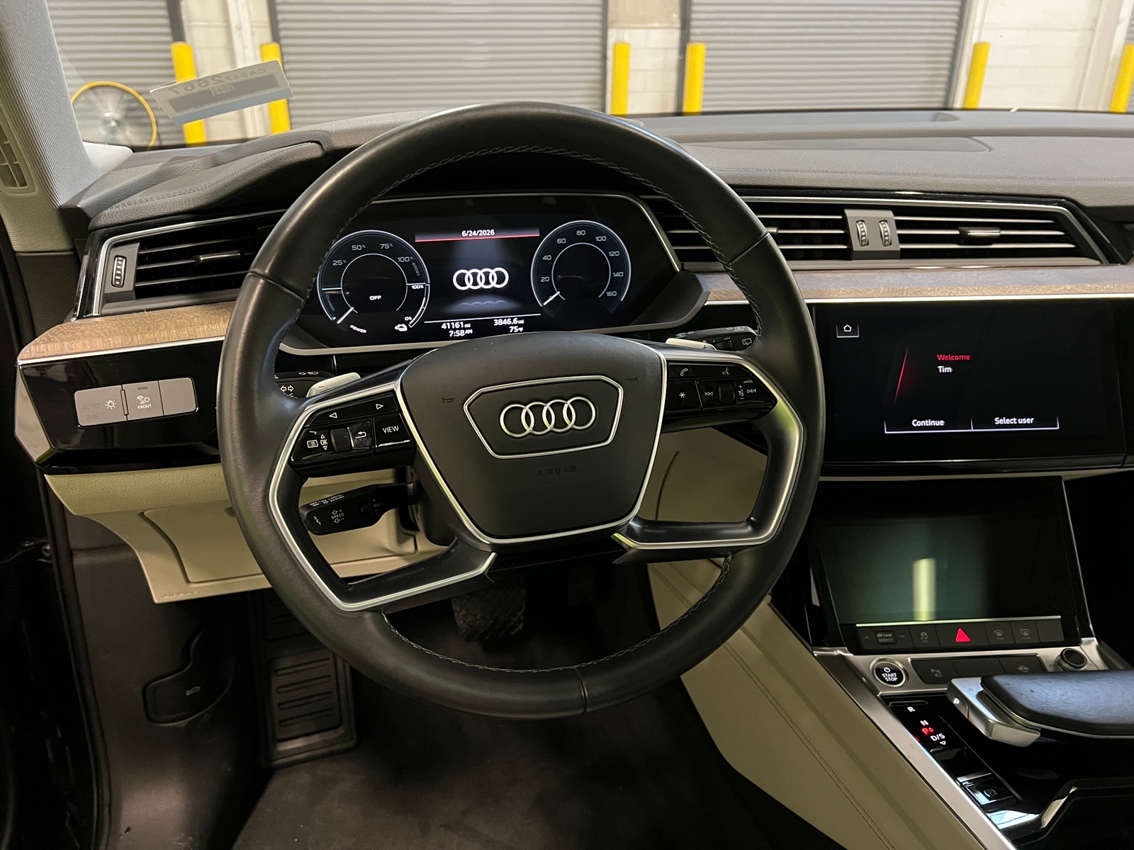 Thumbnail: 2022 Audi e-tron - 4