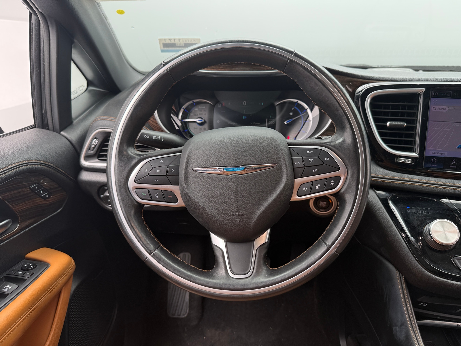 Thumbnail: 2021 Chrysler Pacifica - 4