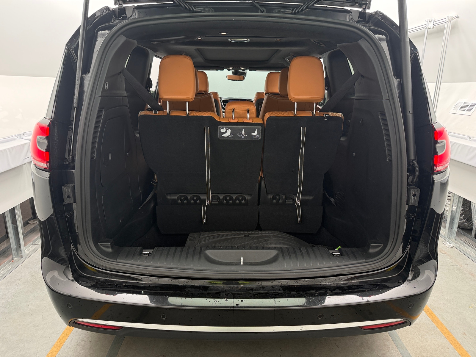Thumbnail: 2021 Chrysler Pacifica - 6