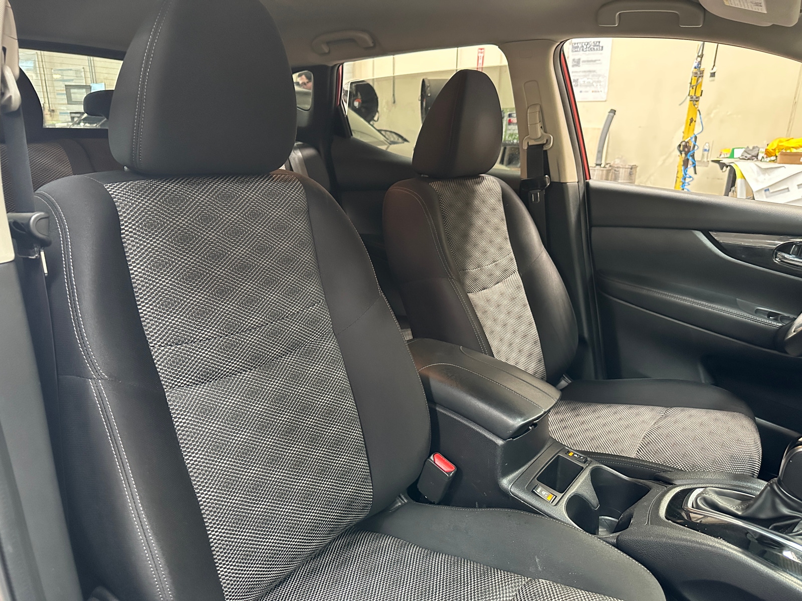 Thumbnail: 2021 Nissan Rogue Sport - 2